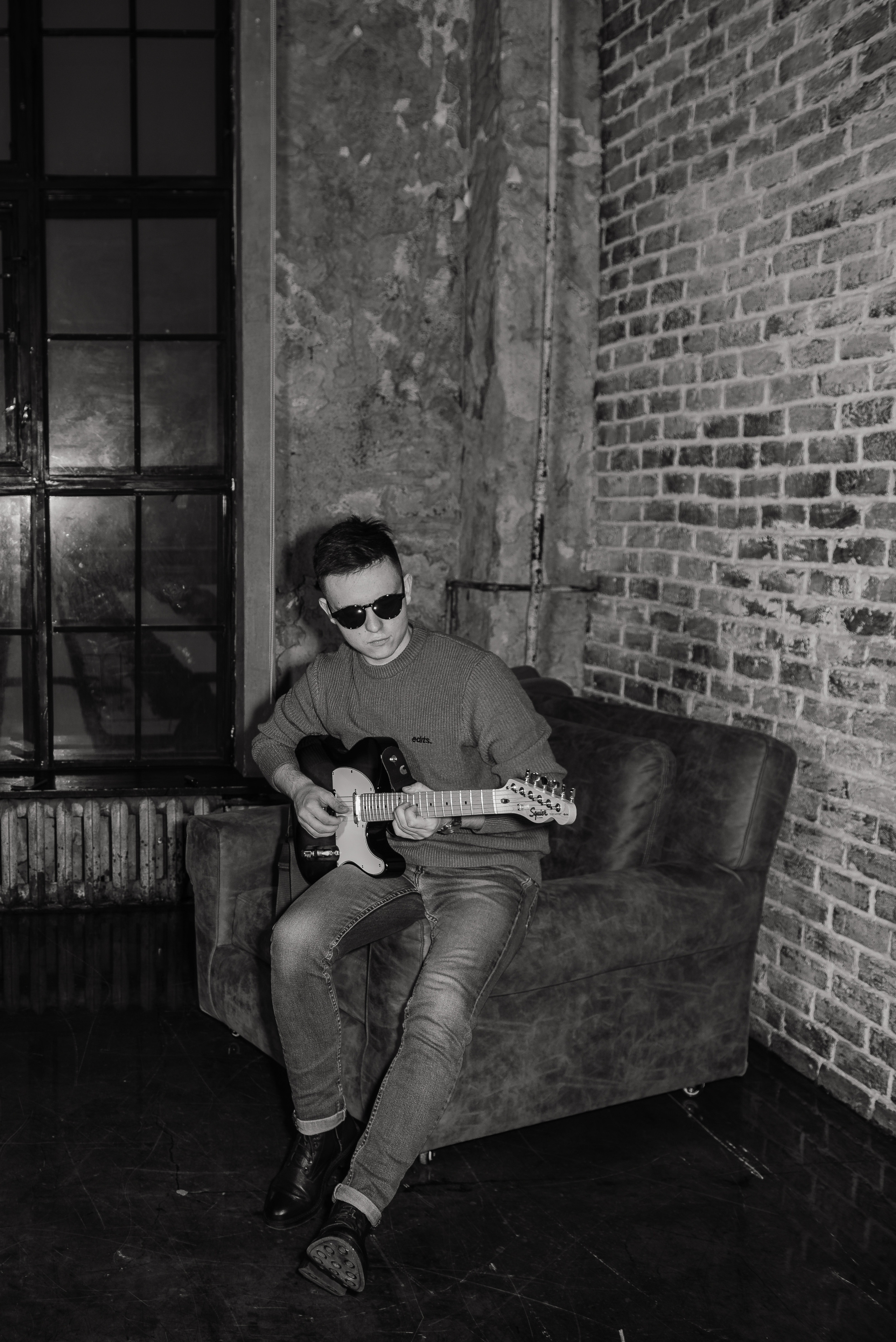 Гитара, игра на гитаре, обучение гитаре, обучение игре на гитаре, осень, осення съемка, контент, съемка для блога, контентная съемка, гитарист, блог гитариста, контентная фотосъемка для гитариста, контент гитариста, фотосессия для гитары, научиться играть на гитаре