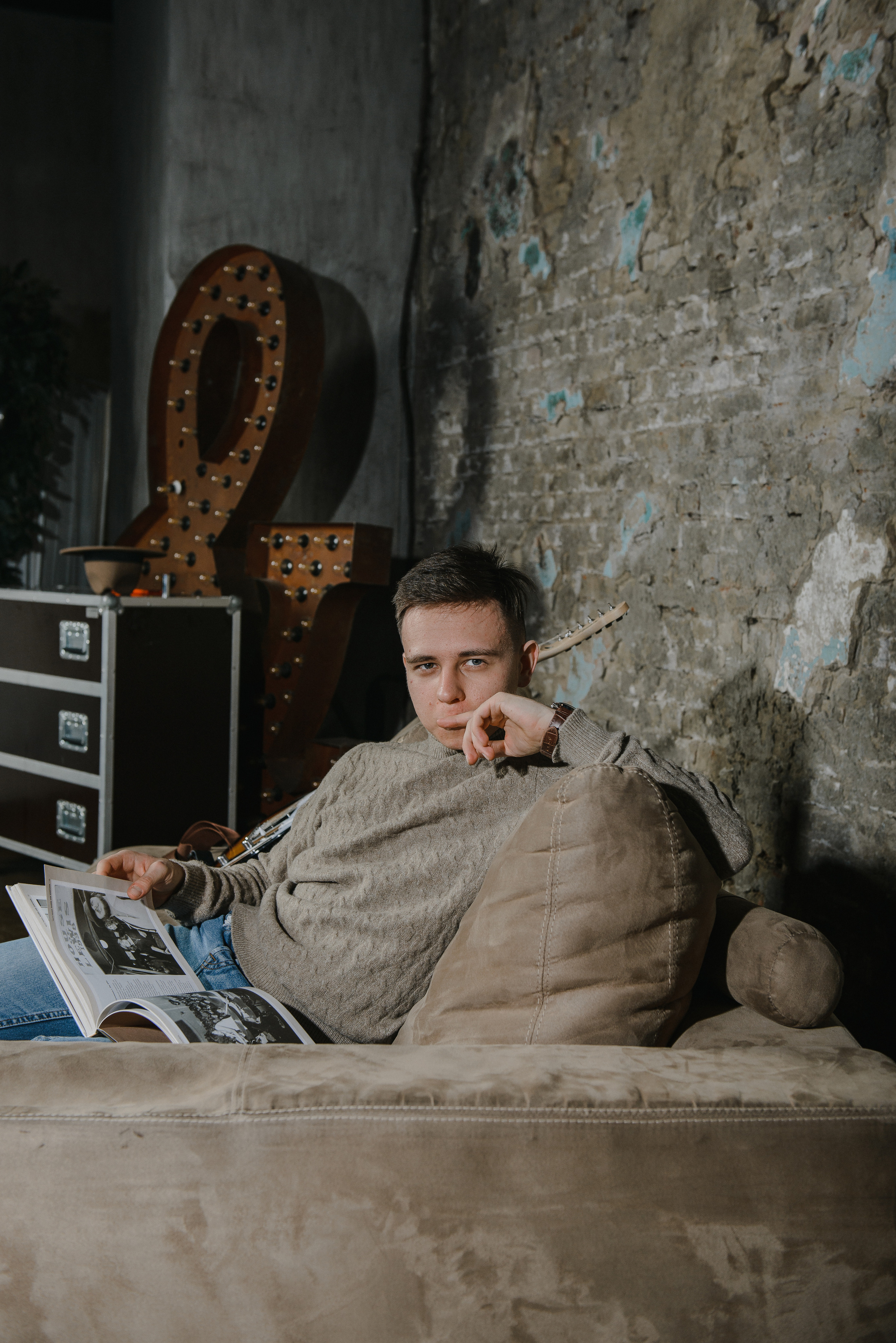 Гитара, игра на гитаре, обучение гитаре, обучение игре на гитаре, осень, осення съемка, контент, съемка для блога, контентная съемка, гитарист, блог гитариста, контентная фотосъемка для гитариста, контент гитариста, фотосессия для гитары, научиться играть на гитаре