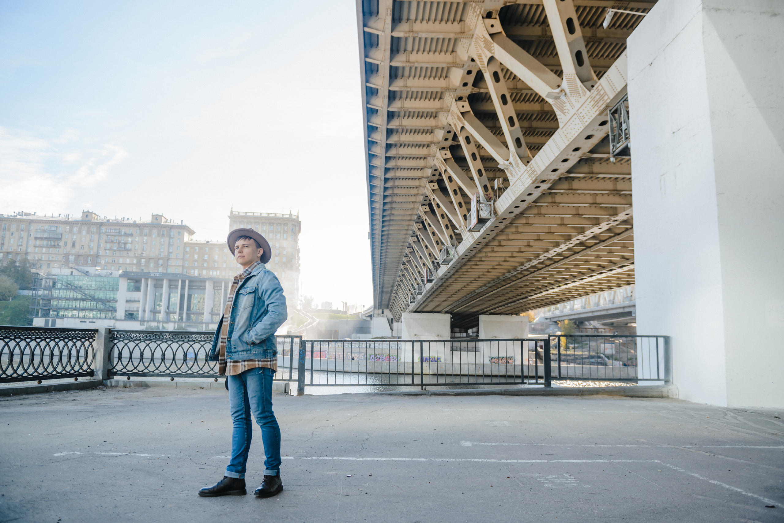 Гитара, игра на гитаре, обучение гитаре, обучение игре на гитаре, осень, осення съемка, контент, съемка для блога, контентная съемка, гитарист, блог гитариста, контентная фотосъемка для гитариста, контент гитариста, фотосессия для гитары, научиться играть на гитаре