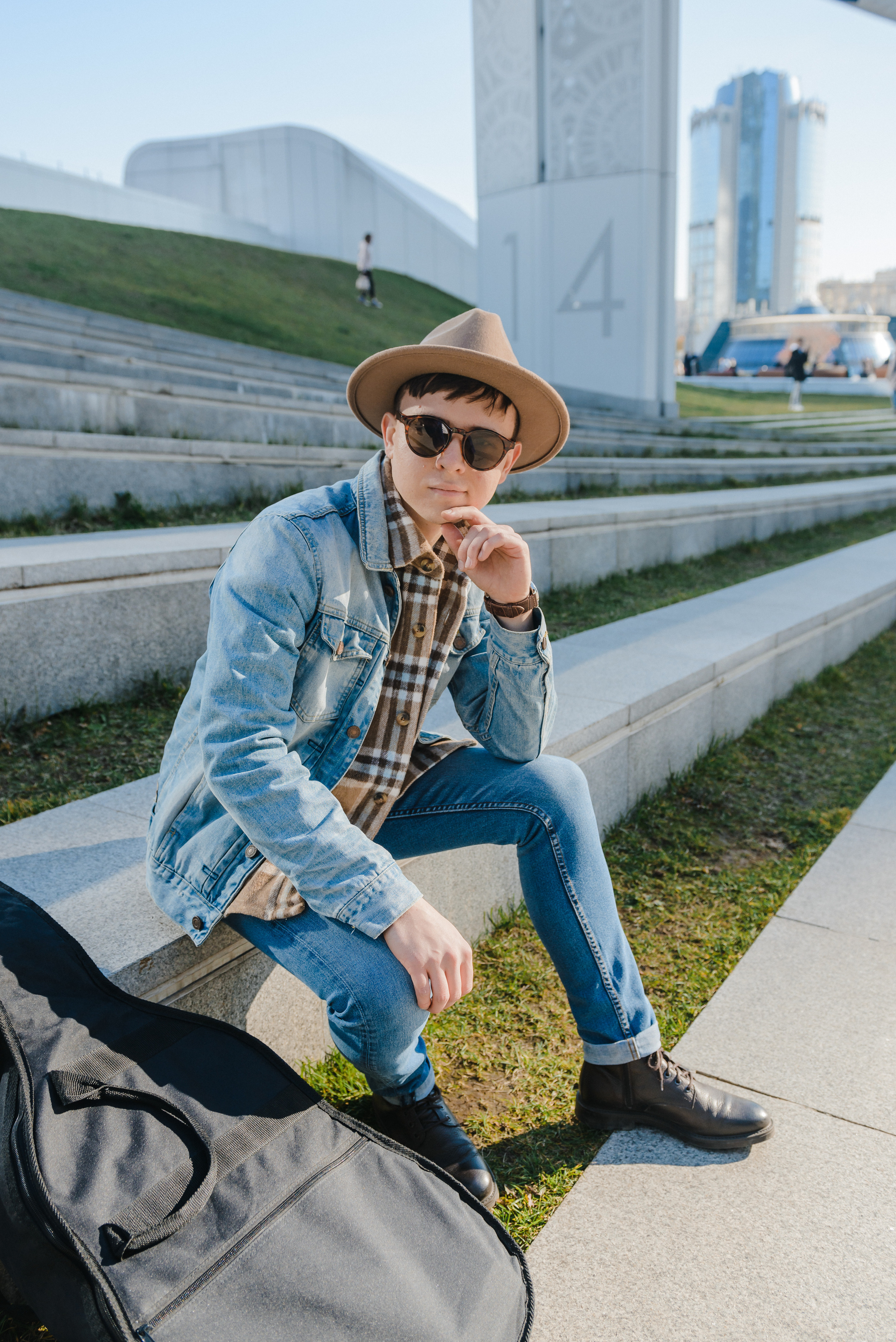 Гитара, игра на гитаре, обучение гитаре, обучение игре на гитаре, осень, осення съемка, контент, съемка для блога, контентная съемка, гитарист, блог гитариста, контентная фотосъемка для гитариста, контент гитариста, фотосессия для гитары, научиться играть на гитаре