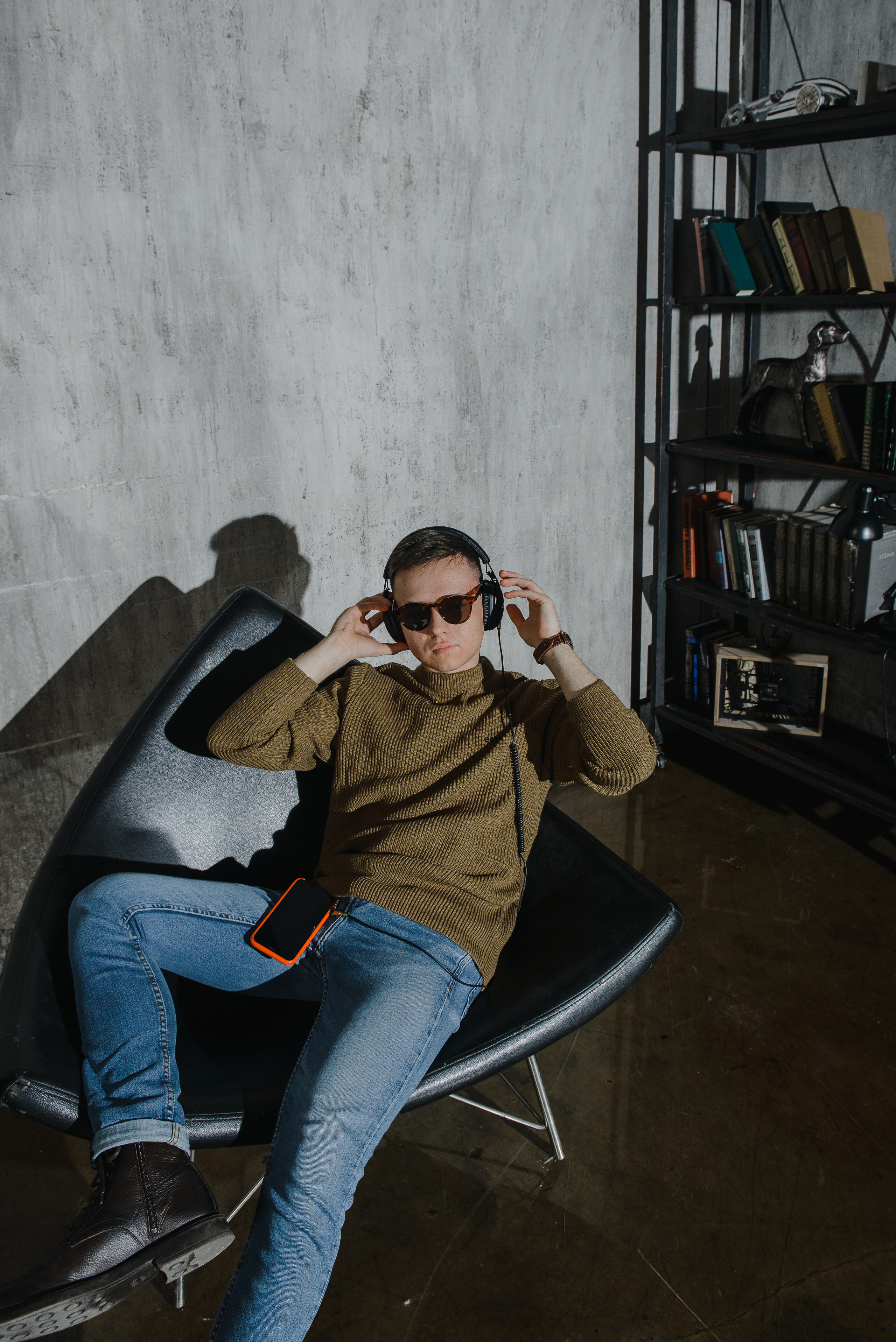 Гитара, игра на гитаре, обучение гитаре, обучение игре на гитаре, осень, осення съемка, контент, съемка для блога, контентная съемка, гитарист, блог гитариста, контентная фотосъемка для гитариста, контент гитариста, фотосессия для гитары, научиться играть на гитаре