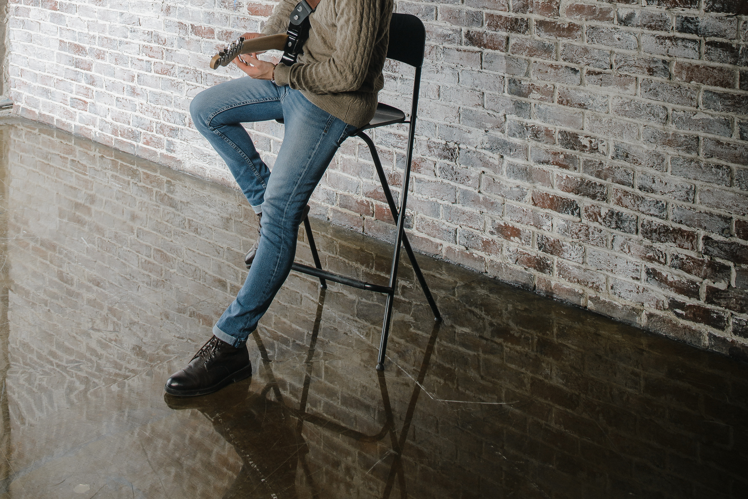 Гитара, игра на гитаре, обучение гитаре, обучение игре на гитаре, осень, осення съемка, контент, съемка для блога, контентная съемка, гитарист, блог гитариста, контентная фотосъемка для гитариста, контент гитариста, фотосессия для гитары, научиться играть на гитаре