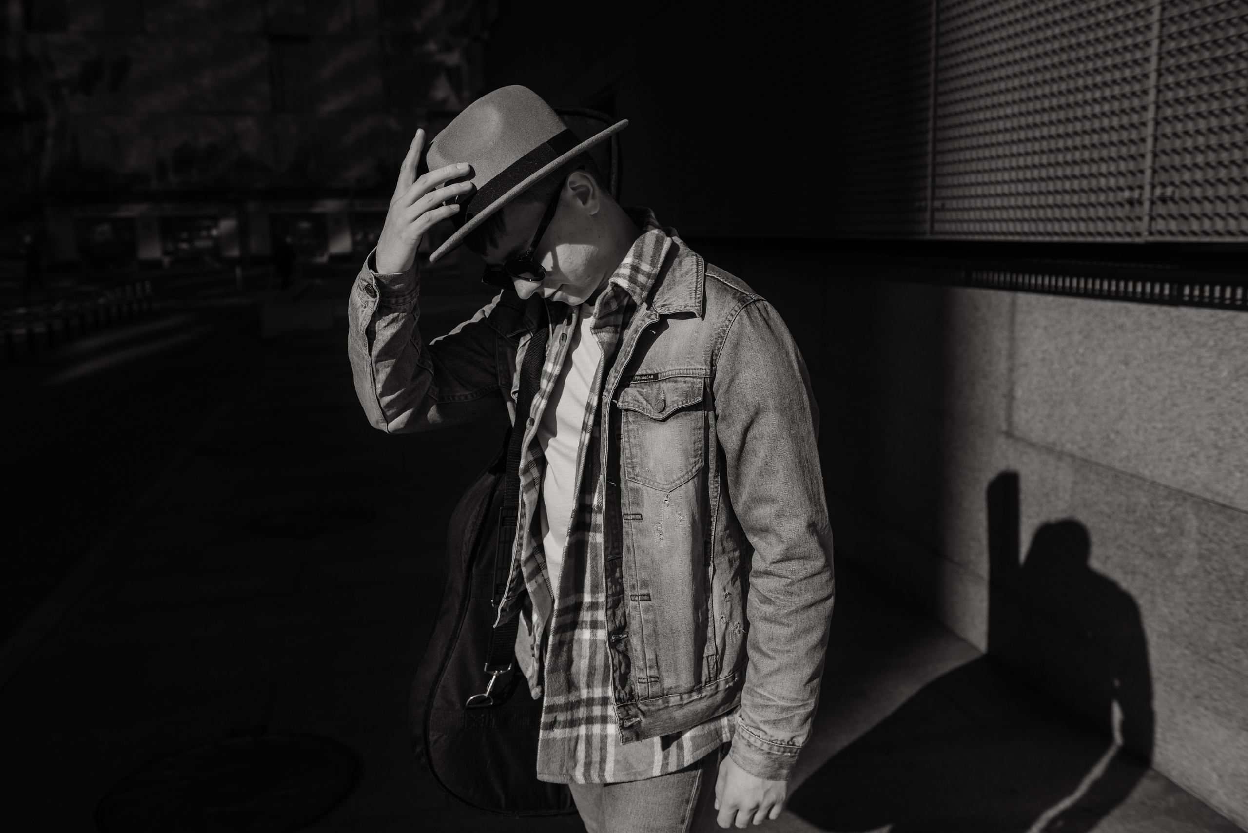 Гитара, игра на гитаре, обучение гитаре, обучение игре на гитаре, осень, осення съемка, контент, съемка для блога, контентная съемка, гитарист, блог гитариста, контентная фотосъемка для гитариста, контент гитариста, фотосессия для гитары, научиться играть на гитаре