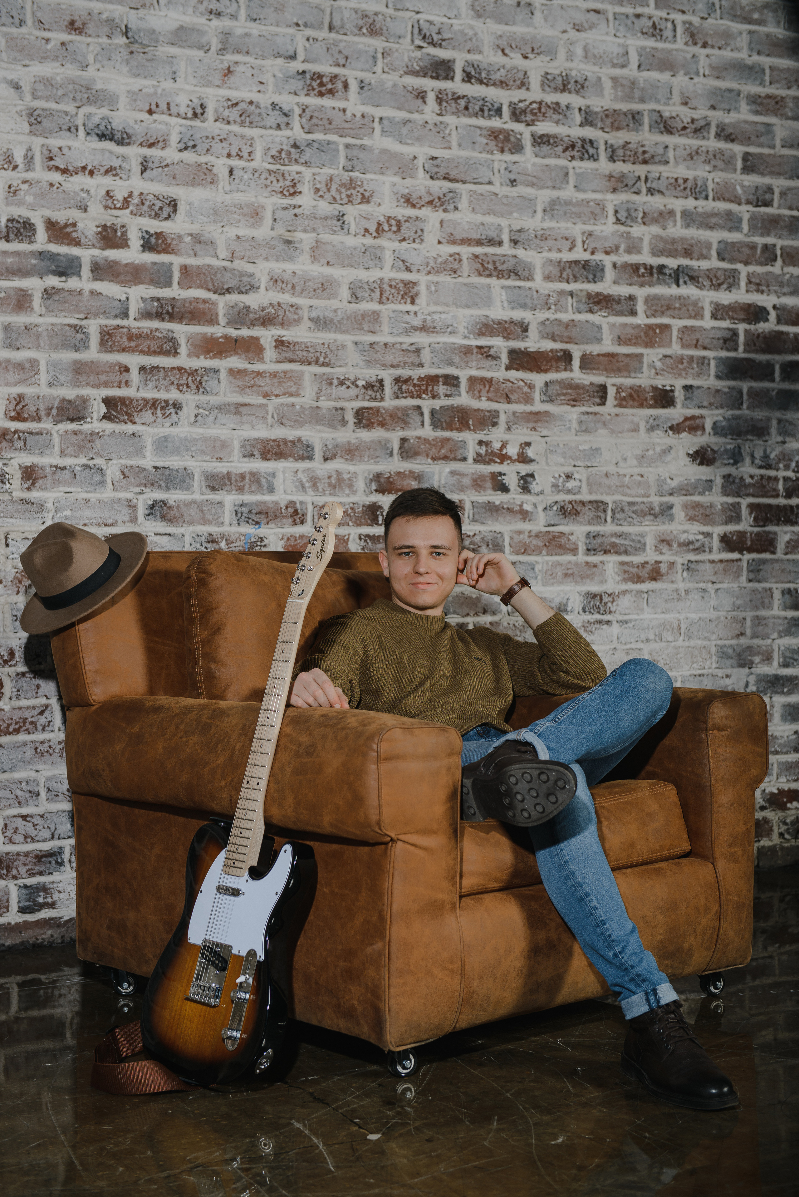 Гитара, игра на гитаре, обучение гитаре, обучение игре на гитаре, осень, осення съемка, контент, съемка для блога, контентная съемка, гитарист, блог гитариста, контентная фотосъемка для гитариста, контент гитариста, фотосессия для гитары, научиться играть на гитаре