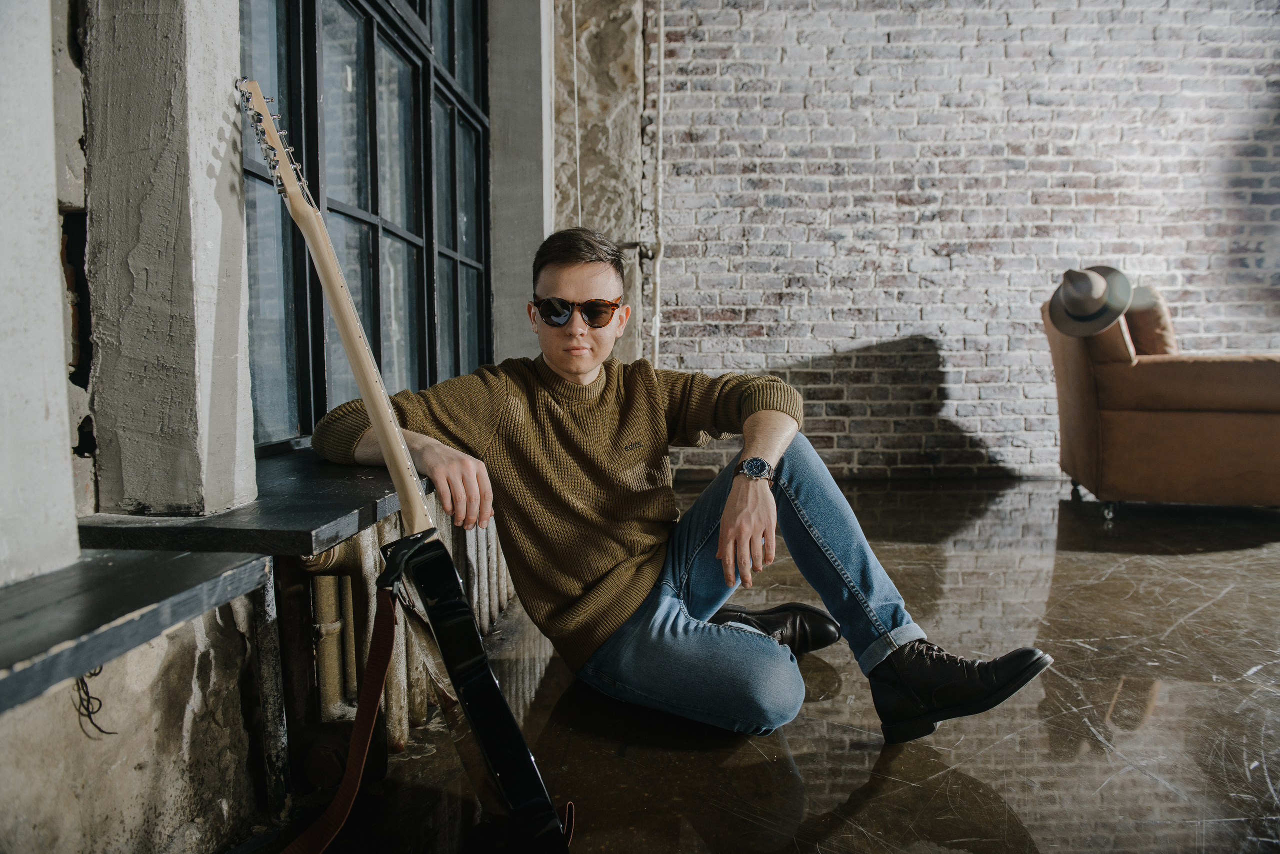 Гитара, игра на гитаре, обучение гитаре, обучение игре на гитаре, осень, осення съемка, контент, съемка для блога, контентная съемка, гитарист, блог гитариста, контентная фотосъемка для гитариста, контент гитариста, фотосессия для гитары, научиться играть на гитаре