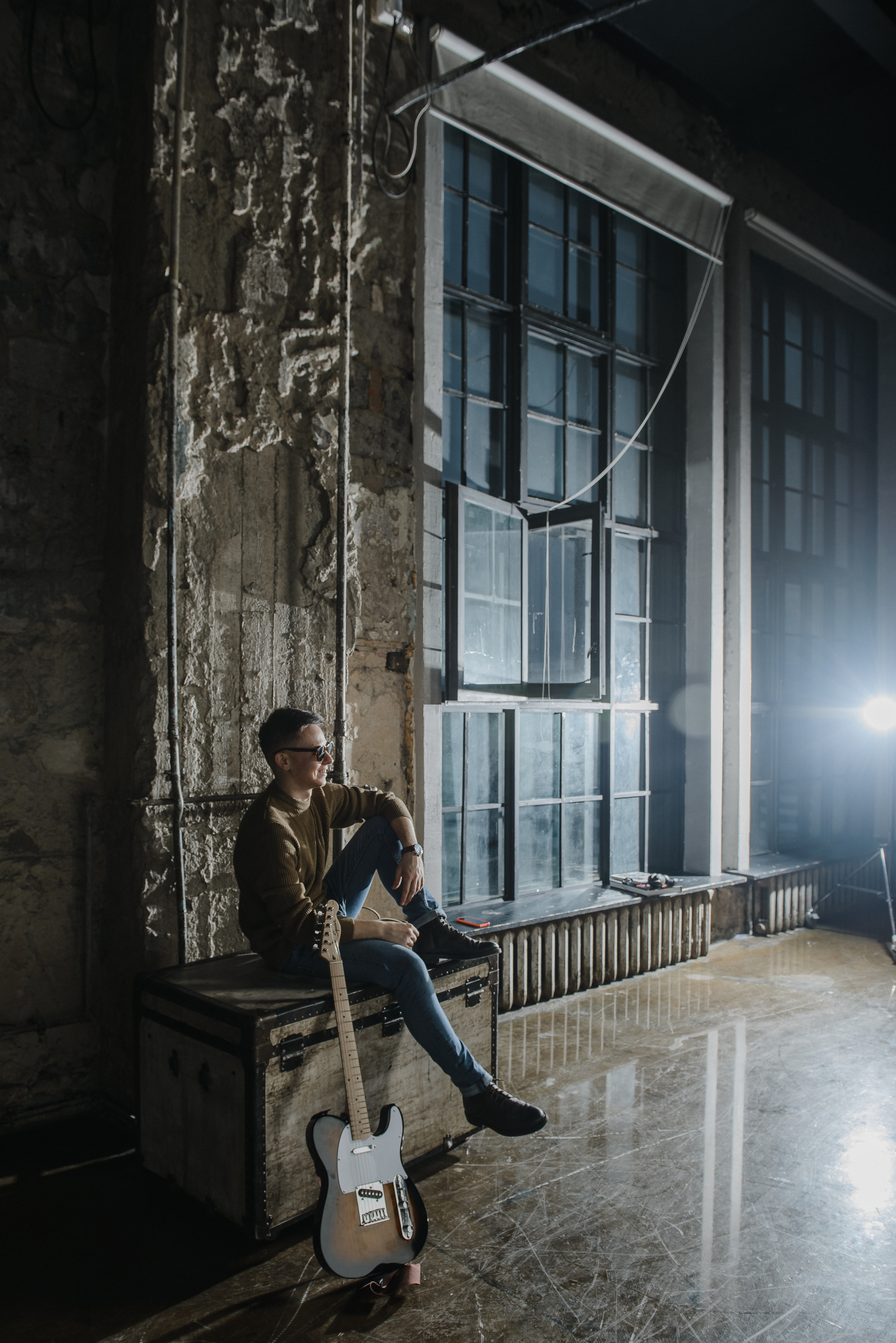 Гитара, игра на гитаре, обучение гитаре, обучение игре на гитаре, осень, осення съемка, контент, съемка для блога, контентная съемка, гитарист, блог гитариста, контентная фотосъемка для гитариста, контент гитариста, фотосессия для гитары, научиться играть на гитаре