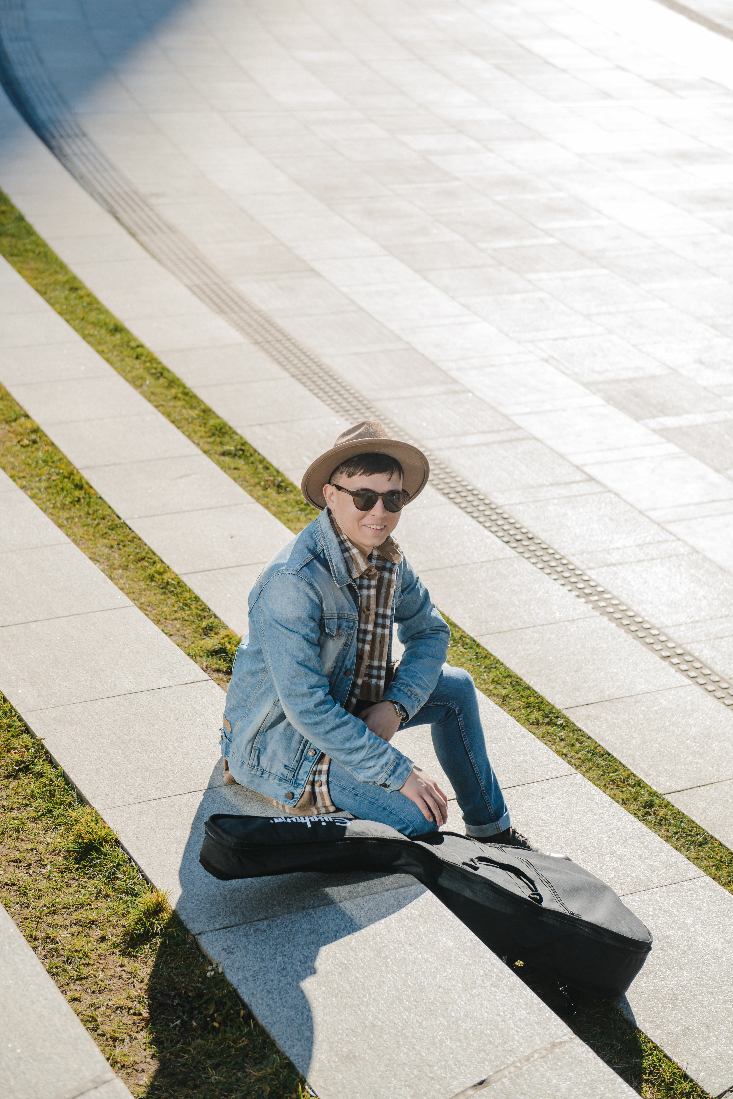 Гитара, игра на гитаре, обучение гитаре, обучение игре на гитаре, осень, осення съемка, контент, съемка для блога, контентная съемка, гитарист, блог гитариста, контентная фотосъемка для гитариста, контент гитариста, фотосессия для гитары, научиться играть на гитаре