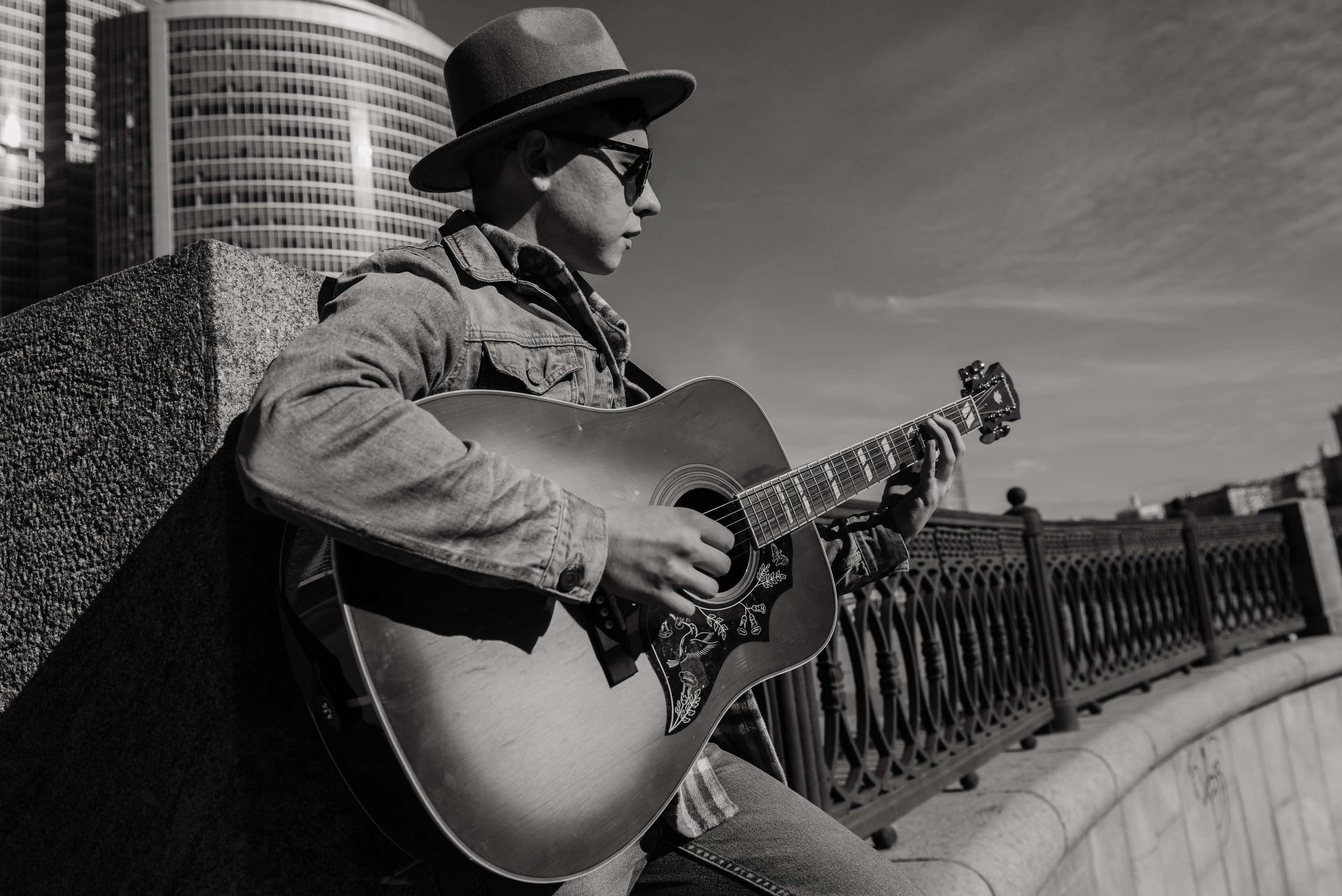 Гитара, игра на гитаре, обучение гитаре, обучение игре на гитаре, осень, осення съемка, контент, съемка для блога, контентная съемка, гитарист, блог гитариста, контентная фотосъемка для гитариста, контент гитариста, фотосессия для гитары, научиться играть на гитаре