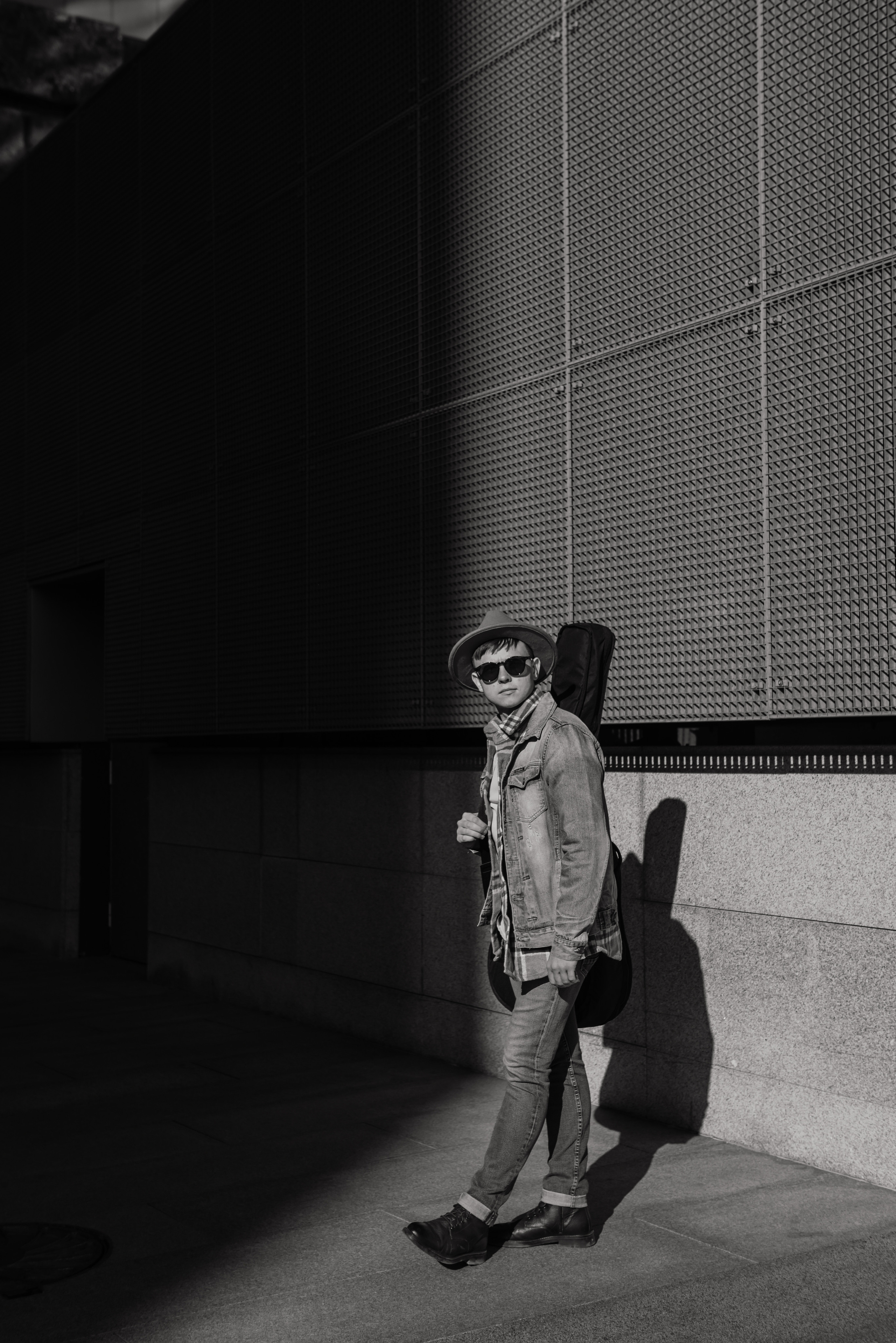 Гитара, игра на гитаре, обучение гитаре, обучение игре на гитаре, осень, осення съемка, контент, съемка для блога, контентная съемка, гитарист, блог гитариста, контентная фотосъемка для гитариста, контент гитариста, фотосессия для гитары, научиться играть на гитаре