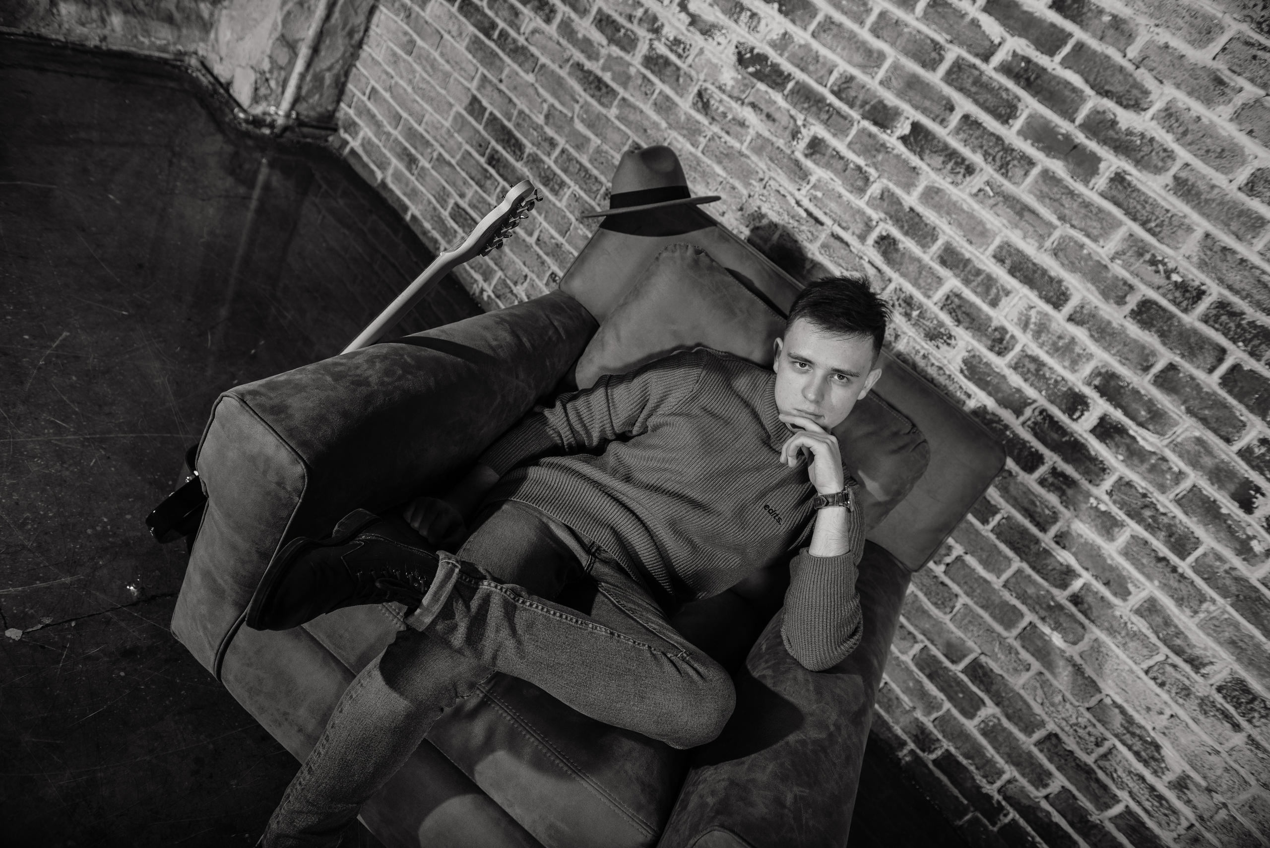 Гитара, игра на гитаре, обучение гитаре, обучение игре на гитаре, осень, осення съемка, контент, съемка для блога, контентная съемка, гитарист, блог гитариста, контентная фотосъемка для гитариста, контент гитариста, фотосессия для гитары, научиться играть на гитаре