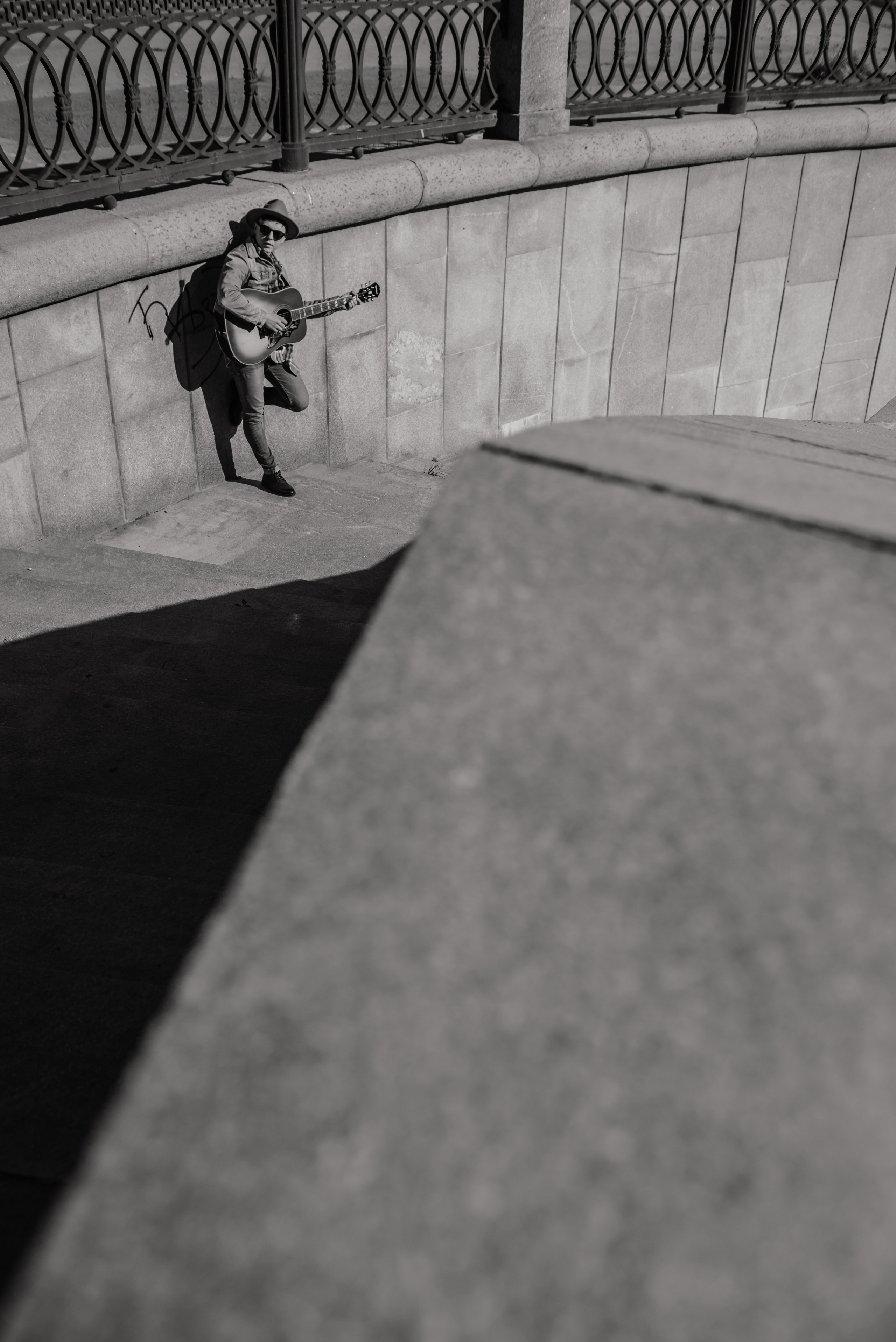 Гитара, игра на гитаре, обучение гитаре, обучение игре на гитаре, осень, осення съемка, контент, съемка для блога, контентная съемка, гитарист, блог гитариста, контентная фотосъемка для гитариста, контент гитариста, фотосессия для гитары, научиться играть на гитаре