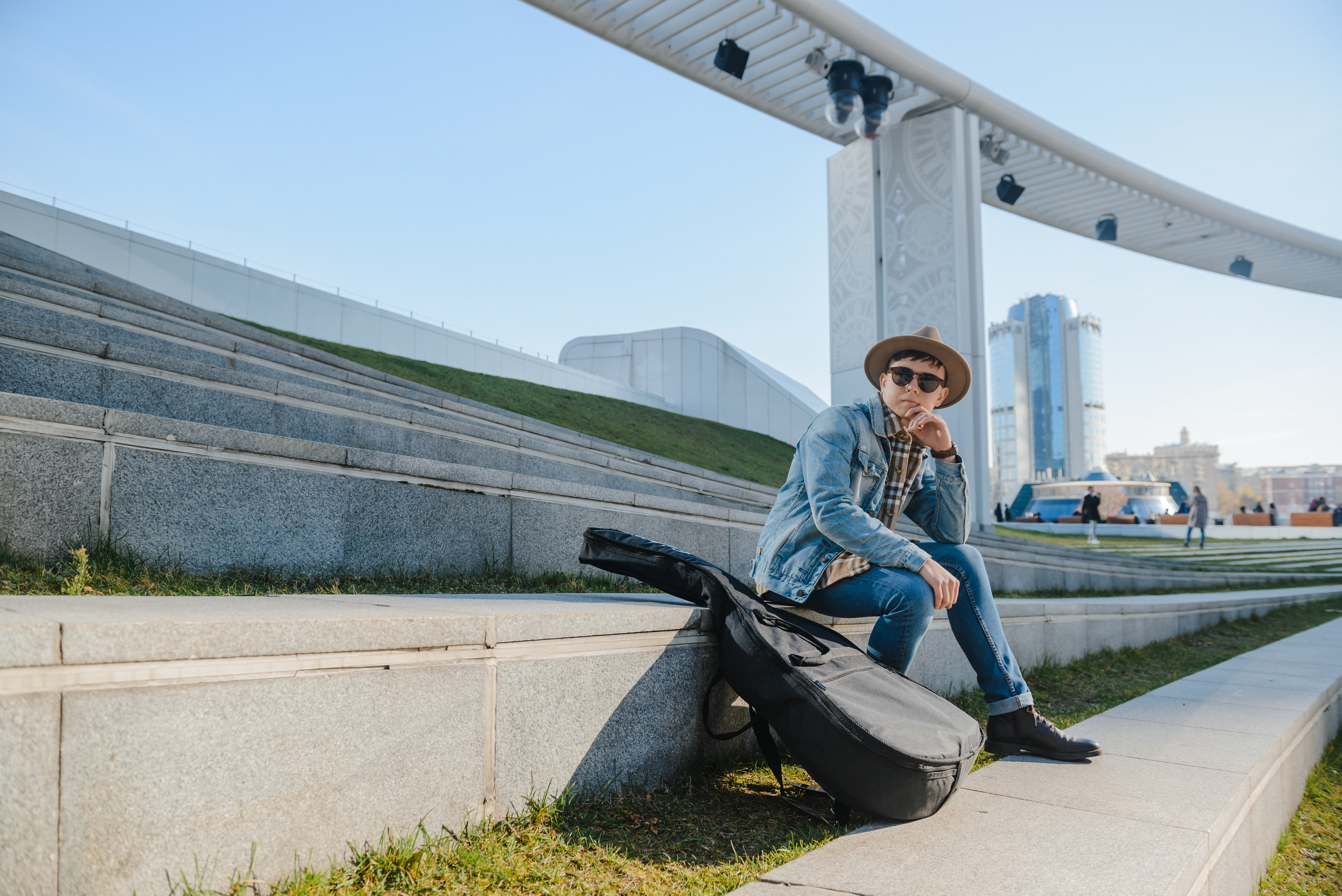 Гитара, игра на гитаре, обучение гитаре, обучение игре на гитаре, осень, осення съемка, контент, съемка для блога, контентная съемка, гитарист, блог гитариста, контентная фотосъемка для гитариста, контент гитариста, фотосессия для гитары, научиться играть на гитаре