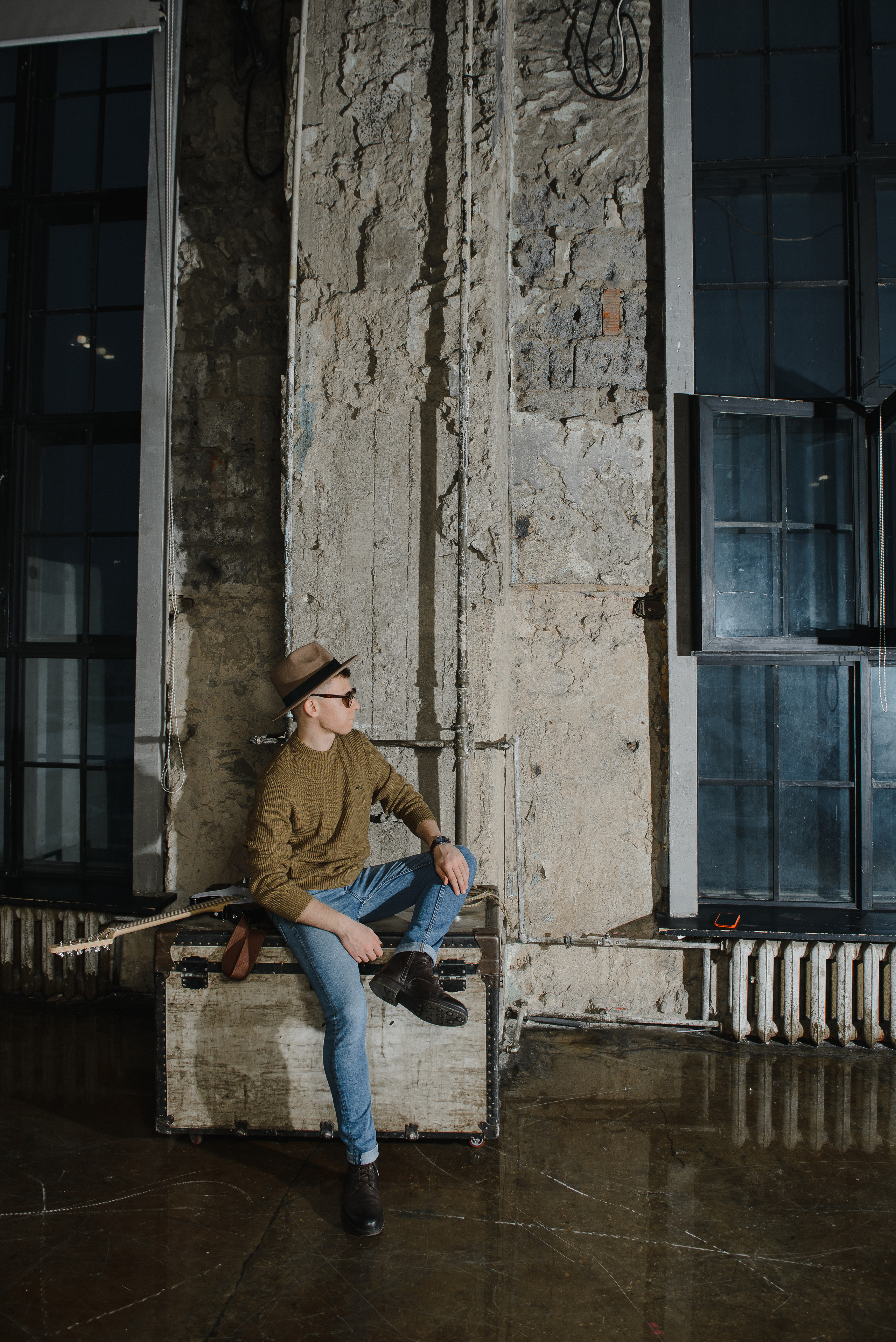 Гитара, игра на гитаре, обучение гитаре, обучение игре на гитаре, осень, осення съемка, контент, съемка для блога, контентная съемка, гитарист, блог гитариста, контентная фотосъемка для гитариста, контент гитариста, фотосессия для гитары, научиться играть на гитаре