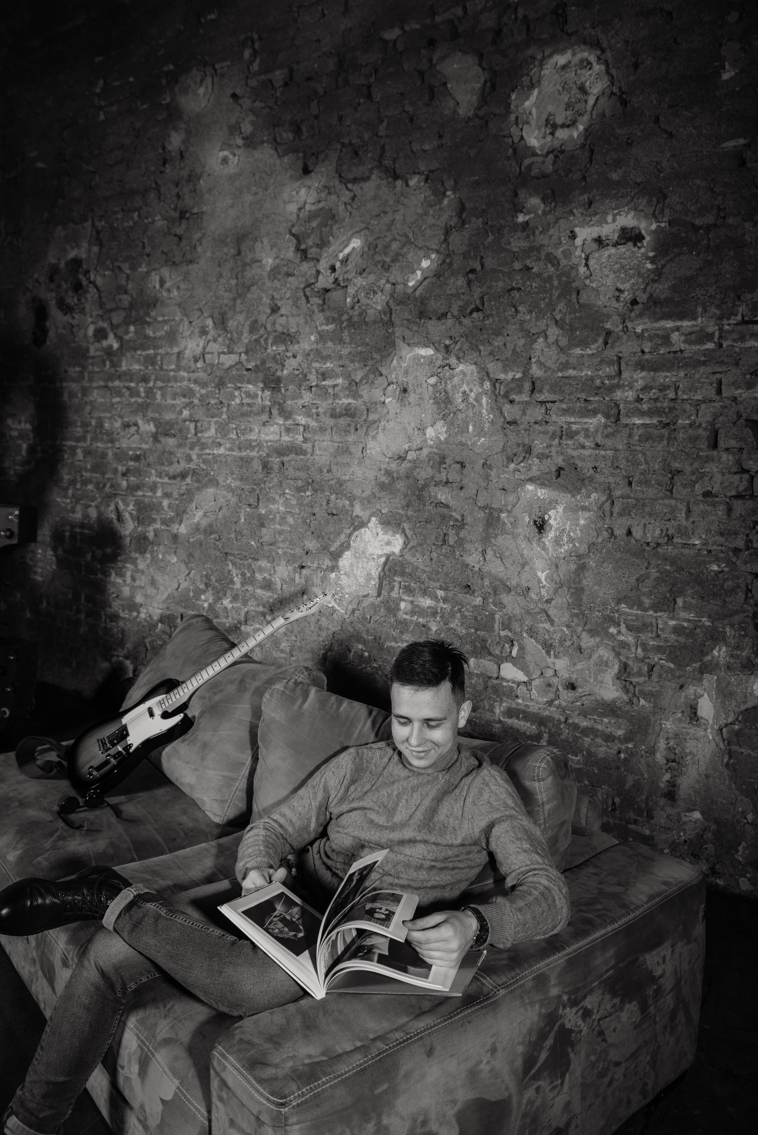 Гитара, игра на гитаре, обучение гитаре, обучение игре на гитаре, осень, осення съемка, контент, съемка для блога, контентная съемка, гитарист, блог гитариста, контентная фотосъемка для гитариста, контент гитариста, фотосессия для гитары, научиться играть на гитаре