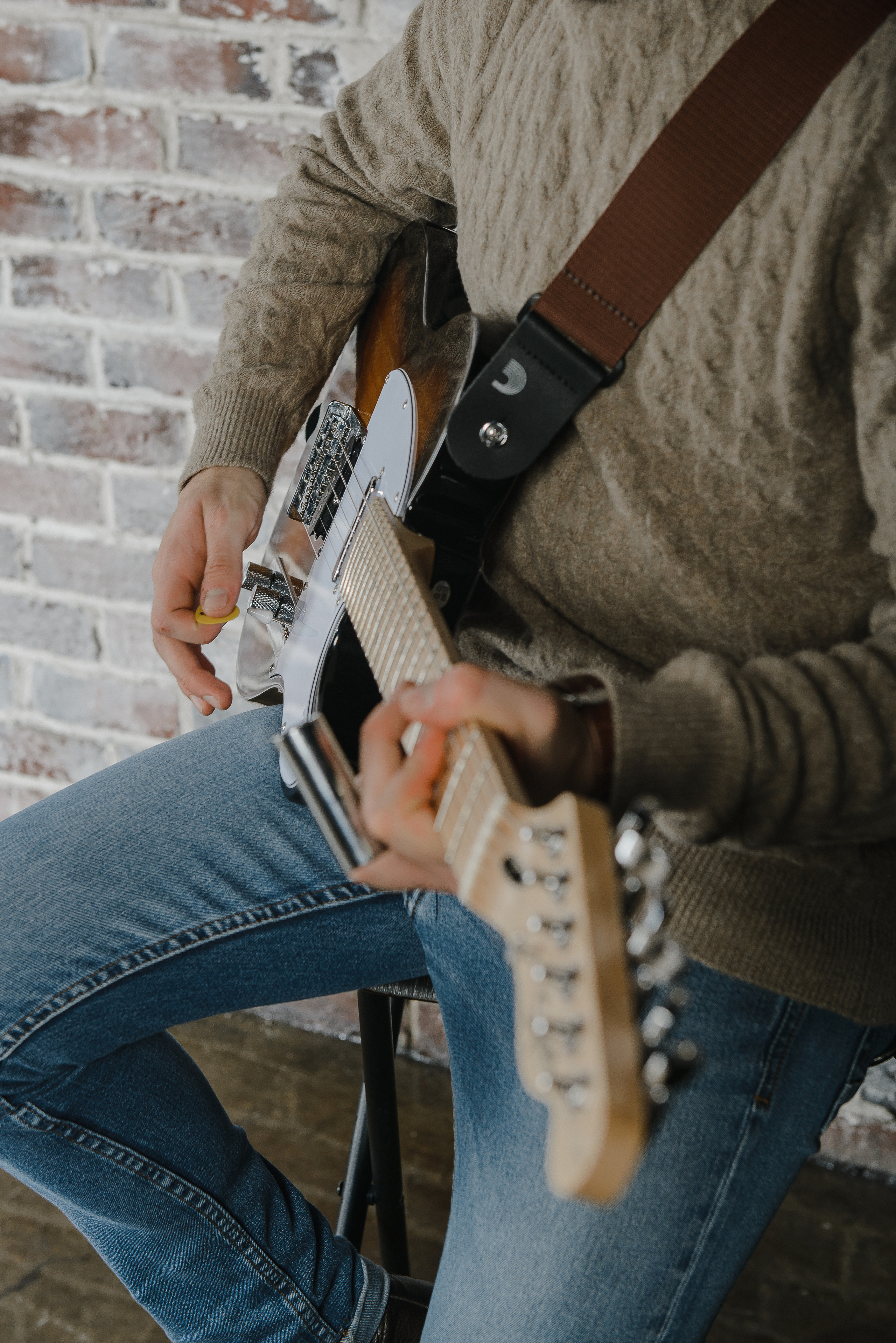 Гитара, игра на гитаре, обучение гитаре, обучение игре на гитаре, осень, осення съемка, контент, съемка для блога, контентная съемка, гитарист, блог гитариста, контентная фотосъемка для гитариста, контент гитариста, фотосессия для гитары, научиться играть на гитаре