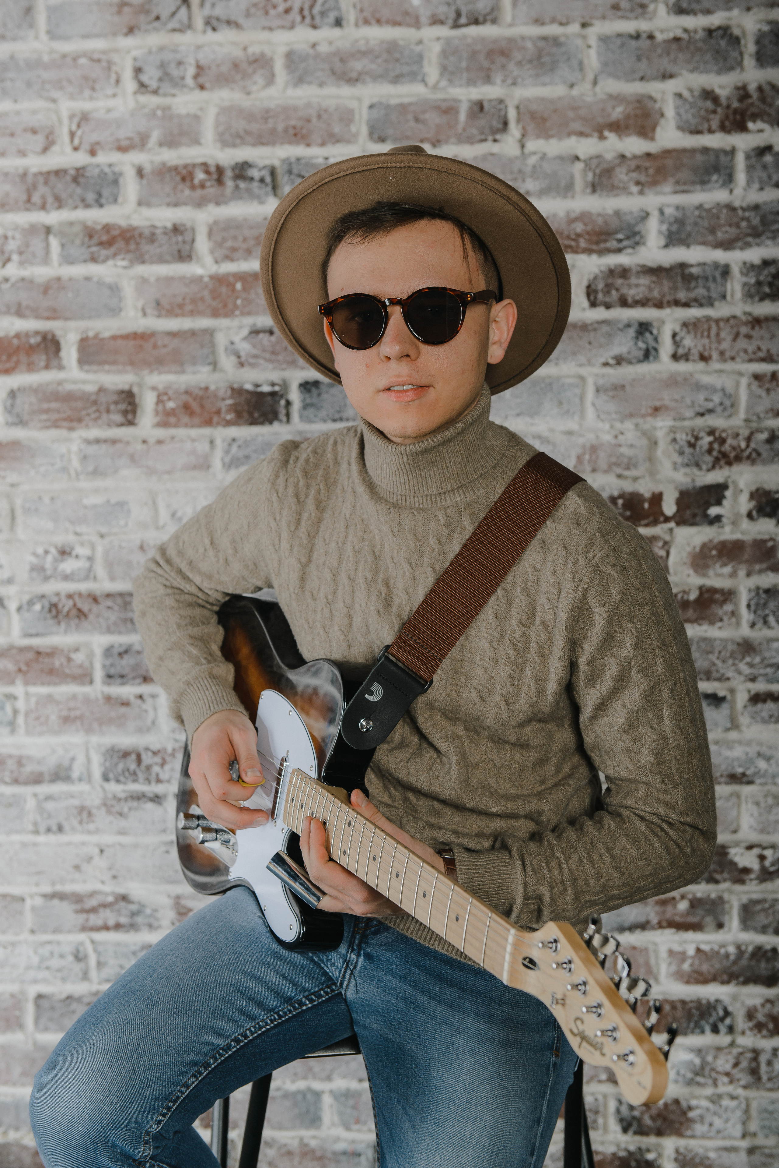 Гитара, игра на гитаре, обучение гитаре, обучение игре на гитаре, осень, осення съемка, контент, съемка для блога, контентная съемка, гитарист, блог гитариста, контентная фотосъемка для гитариста, контент гитариста, фотосессия для гитары, научиться играть на гитаре