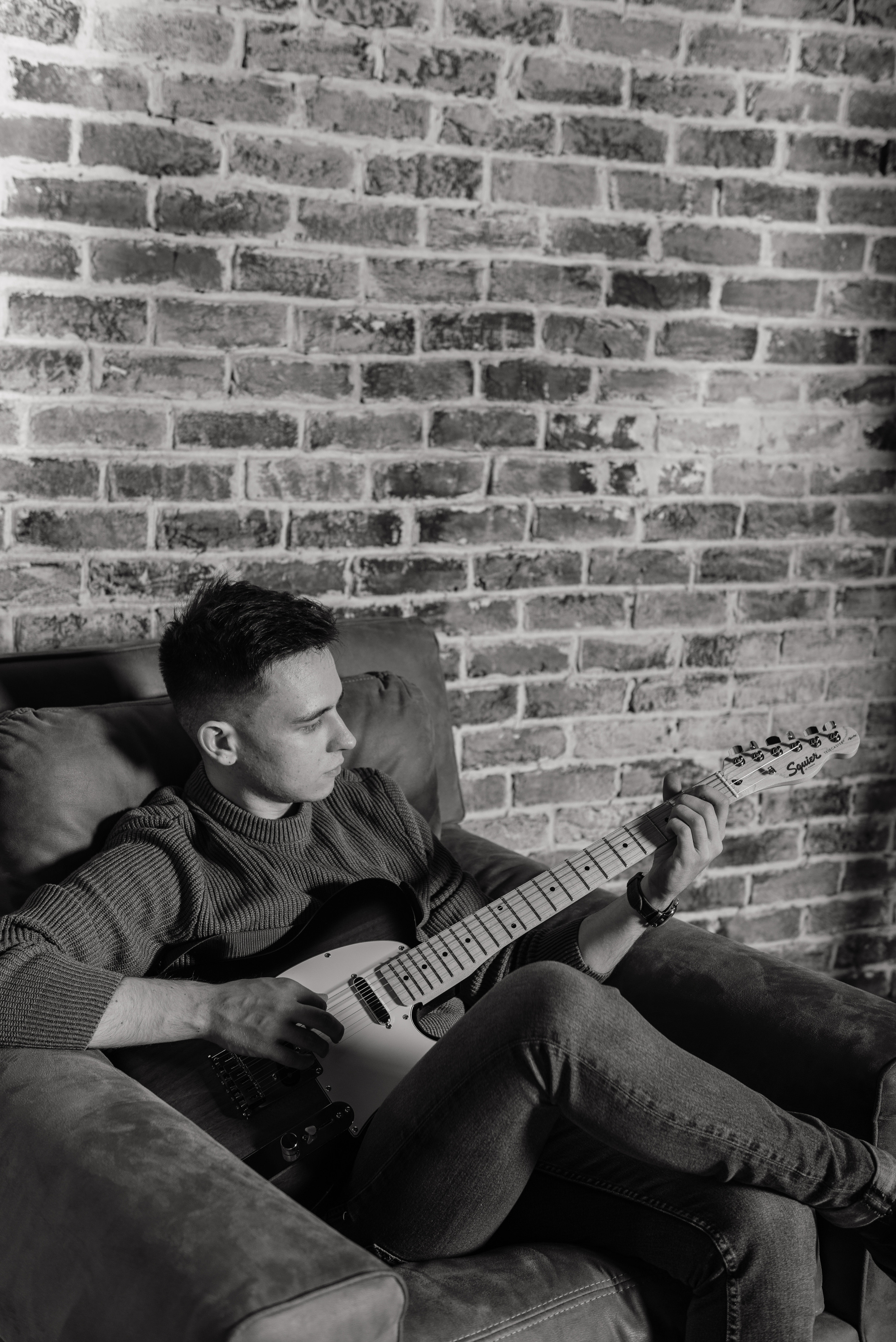 Гитара, игра на гитаре, обучение гитаре, обучение игре на гитаре, осень, осення съемка, контент, съемка для блога, контентная съемка, гитарист, блог гитариста, контентная фотосъемка для гитариста, контент гитариста, фотосессия для гитары, научиться играть на гитаре