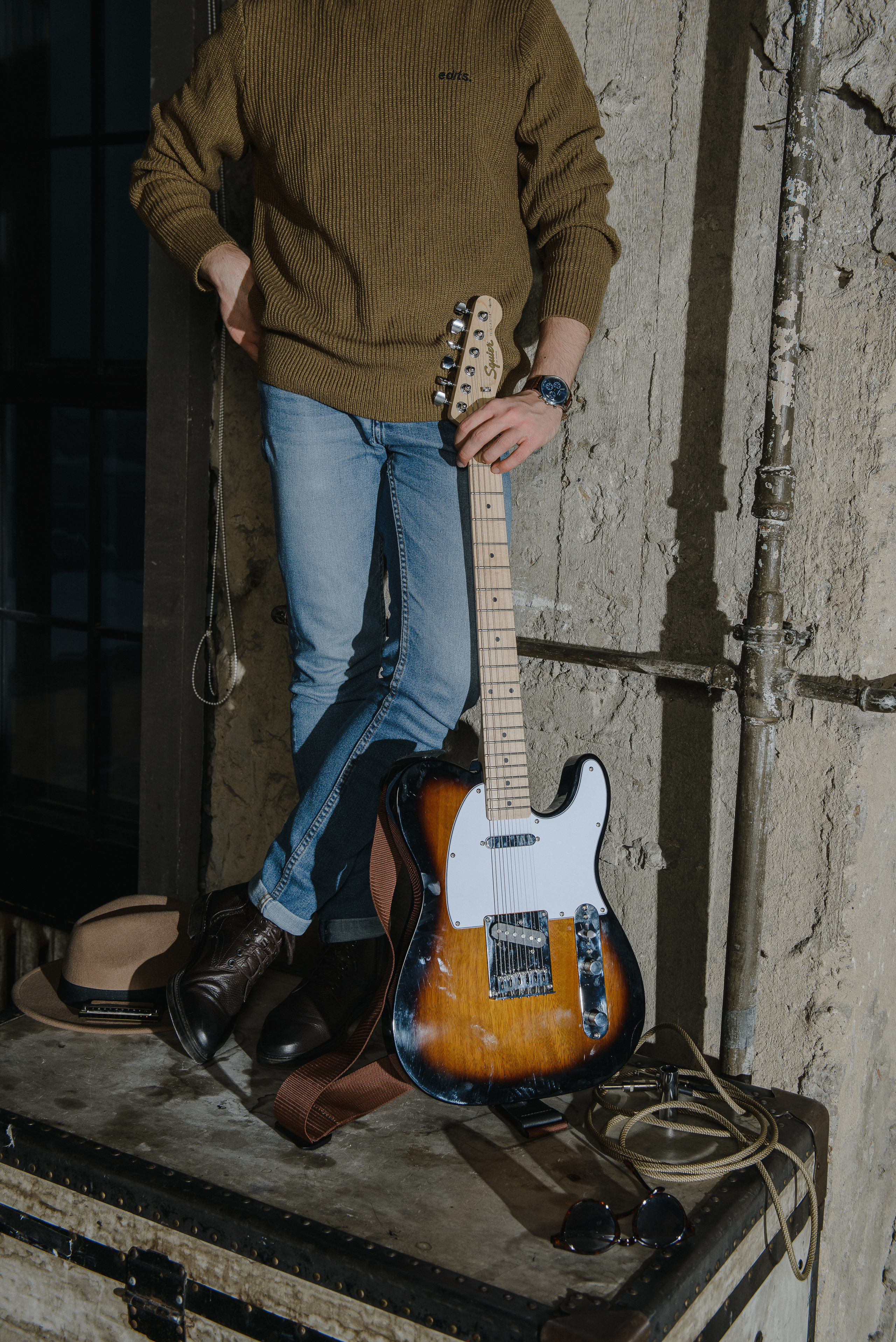 Гитара, игра на гитаре, обучение гитаре, обучение игре на гитаре, осень, осення съемка, контент, съемка для блога, контентная съемка, гитарист, блог гитариста, контентная фотосъемка для гитариста, контент гитариста, фотосессия для гитары, научиться играть на гитаре