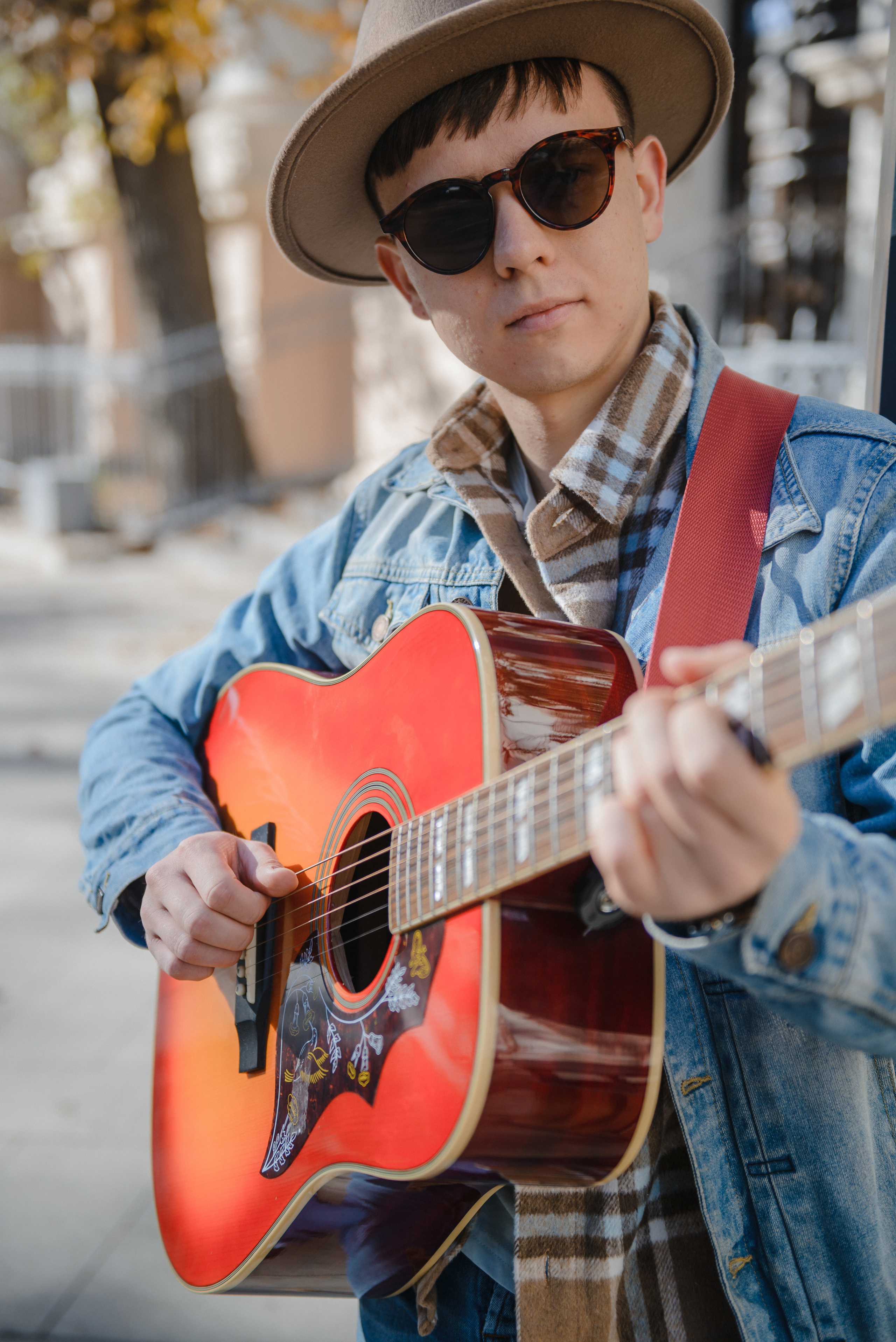 Гитара, игра на гитаре, обучение гитаре, обучение игре на гитаре, осень, осення съемка, контент, съемка для блога, контентная съемка, гитарист, блог гитариста, контентная фотосъемка для гитариста, контент гитариста, фотосессия для гитары, научиться играть на гитаре