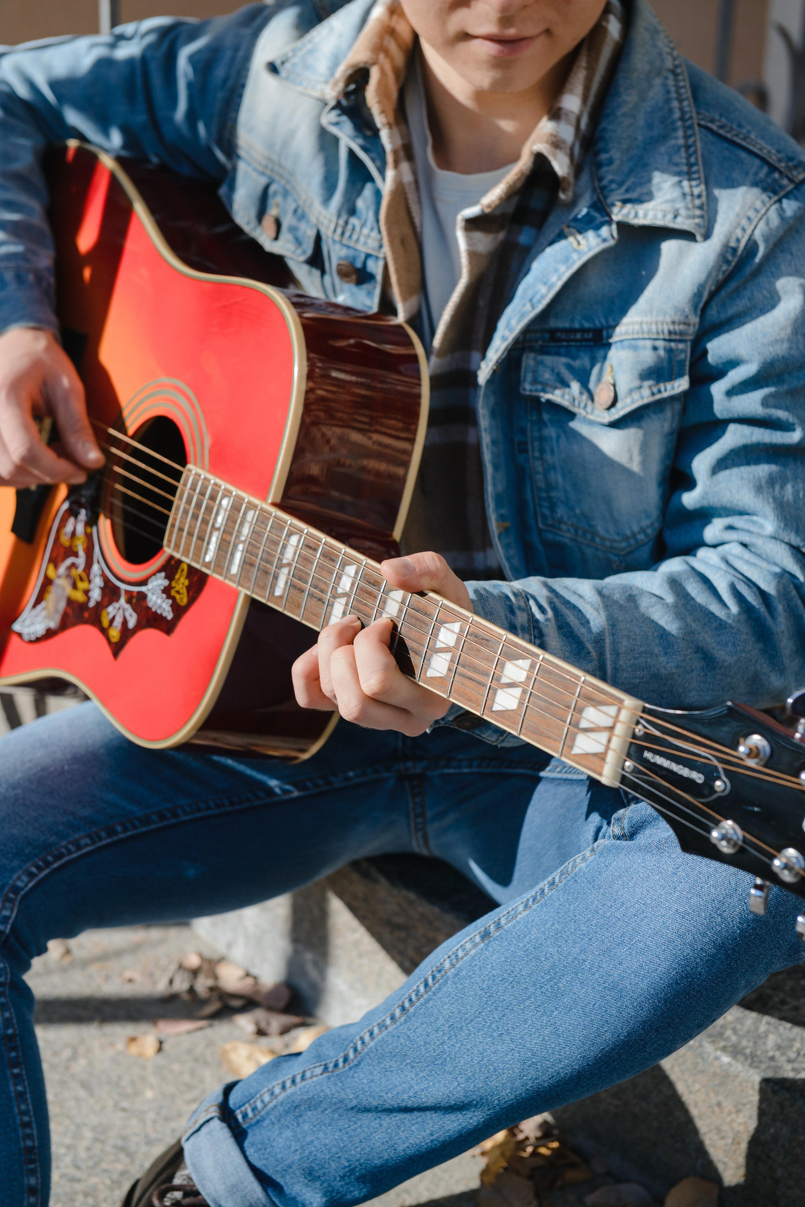 Гитара, игра на гитаре, обучение гитаре, обучение игре на гитаре, осень, осення съемка, контент, съемка для блога, контентная съемка, гитарист, блог гитариста, контентная фотосъемка для гитариста, контент гитариста, фотосессия для гитары, научиться играть на гитаре