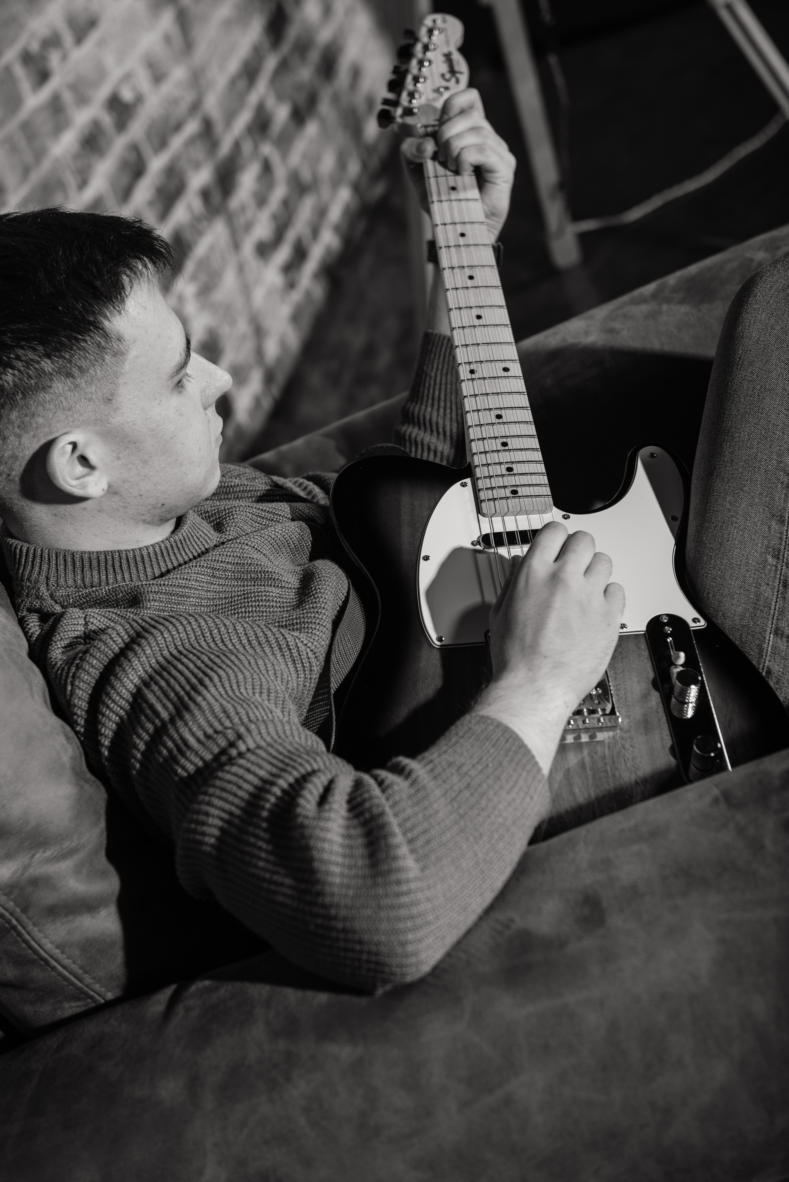 Гитара, игра на гитаре, обучение гитаре, обучение игре на гитаре, осень, осення съемка, контент, съемка для блога, контентная съемка, гитарист, блог гитариста, контентная фотосъемка для гитариста, контент гитариста, фотосессия для гитары, научиться играть на гитаре