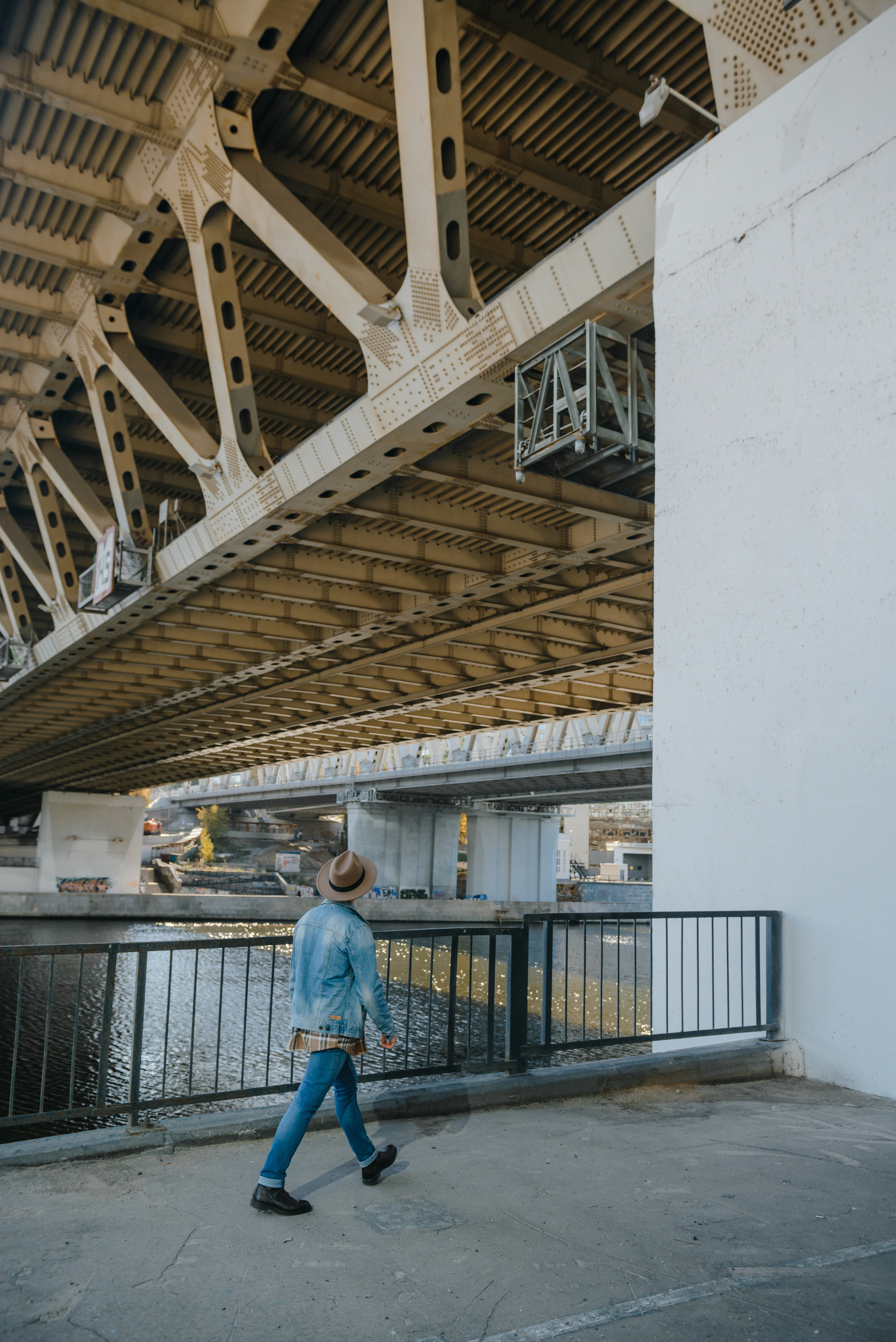 Гитара, игра на гитаре, обучение гитаре, обучение игре на гитаре, осень, осення съемка, контент, съемка для блога, контентная съемка, гитарист, блог гитариста, контентная фотосъемка для гитариста, контент гитариста, фотосессия для гитары, научиться играть на гитаре