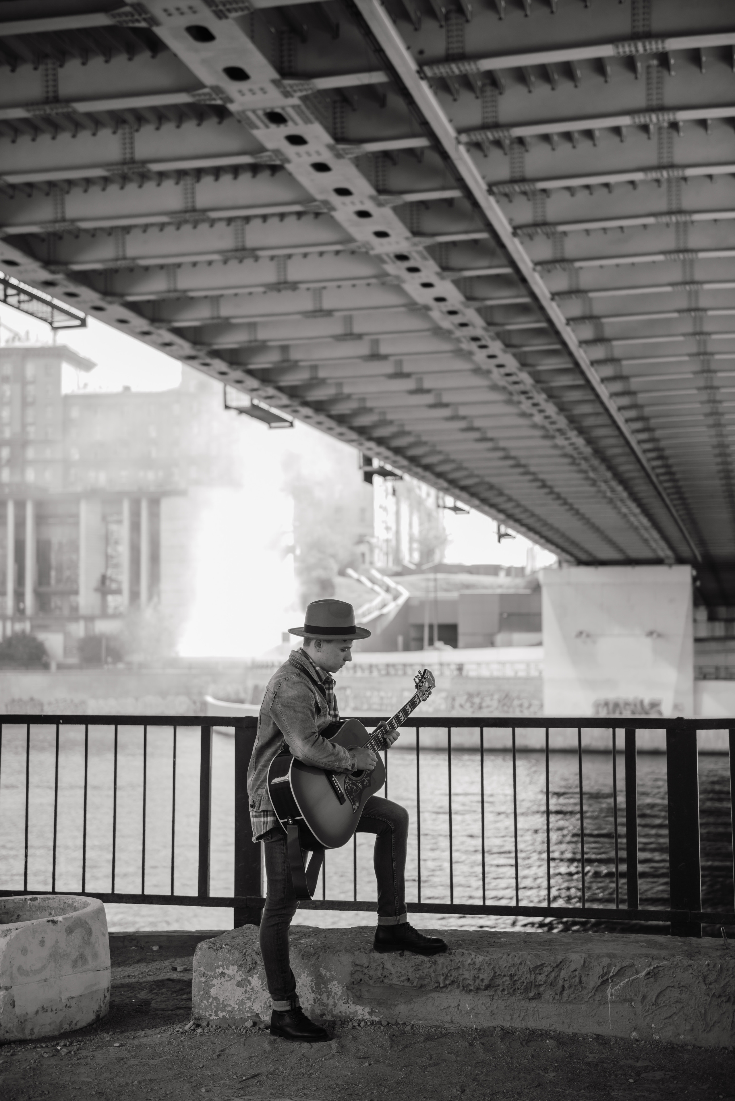 Гитара, игра на гитаре, обучение гитаре, обучение игре на гитаре, осень, осення съемка, контент, съемка для блога, контентная съемка, гитарист, блог гитариста, контентная фотосъемка для гитариста, контент гитариста, фотосессия для гитары, научиться играть на гитаре