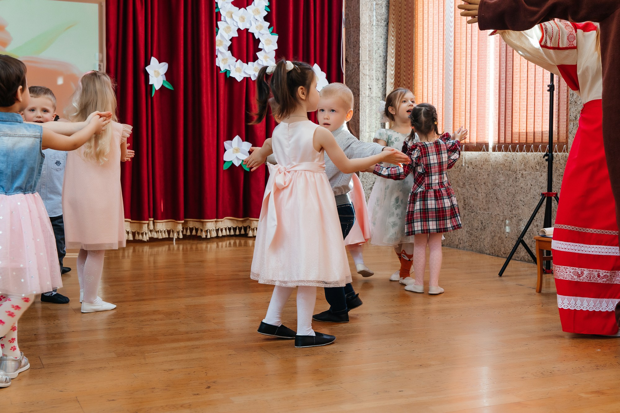 Детский сад № 93 — Утренник (07.03.2023). Свадебный и семейный фотограф Крамар Наталья