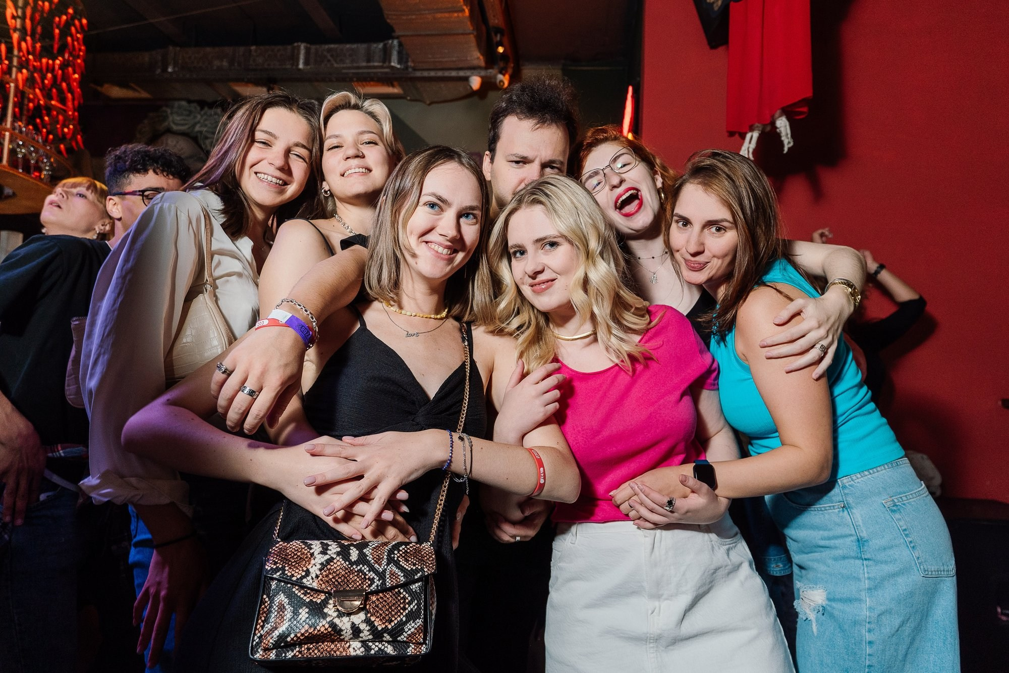 Клубы и Бары