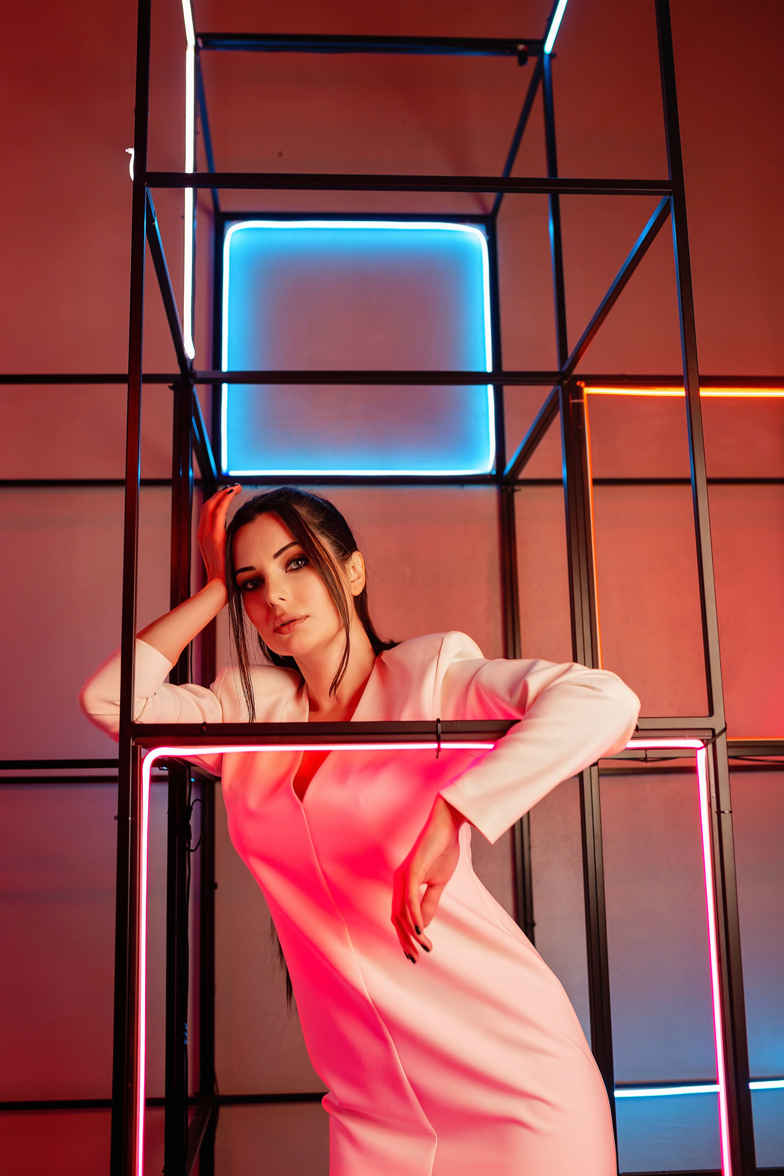 Салихат, неон. Фотограф в Москве Ксения Мокрушина | Brand & Women photographer