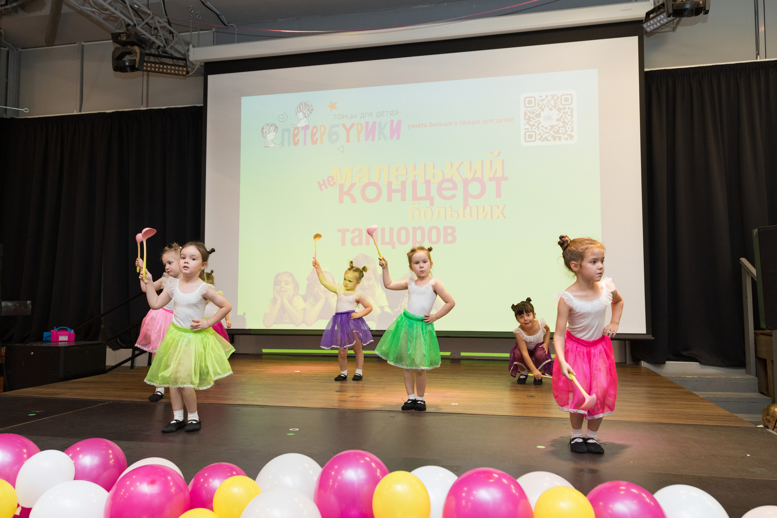 Отчетный концерт танцевального коллектива «ПЕТЕРБУРИКИ». Детский и контент фотограф Надя Волкова Санкт-Петербург