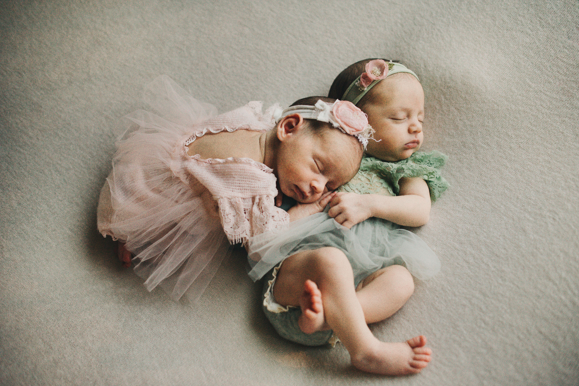 Фотосессия новорождённых двойняшек. Фотограф в Москве новорожденные свадьбы семьи Дарья Ларионова