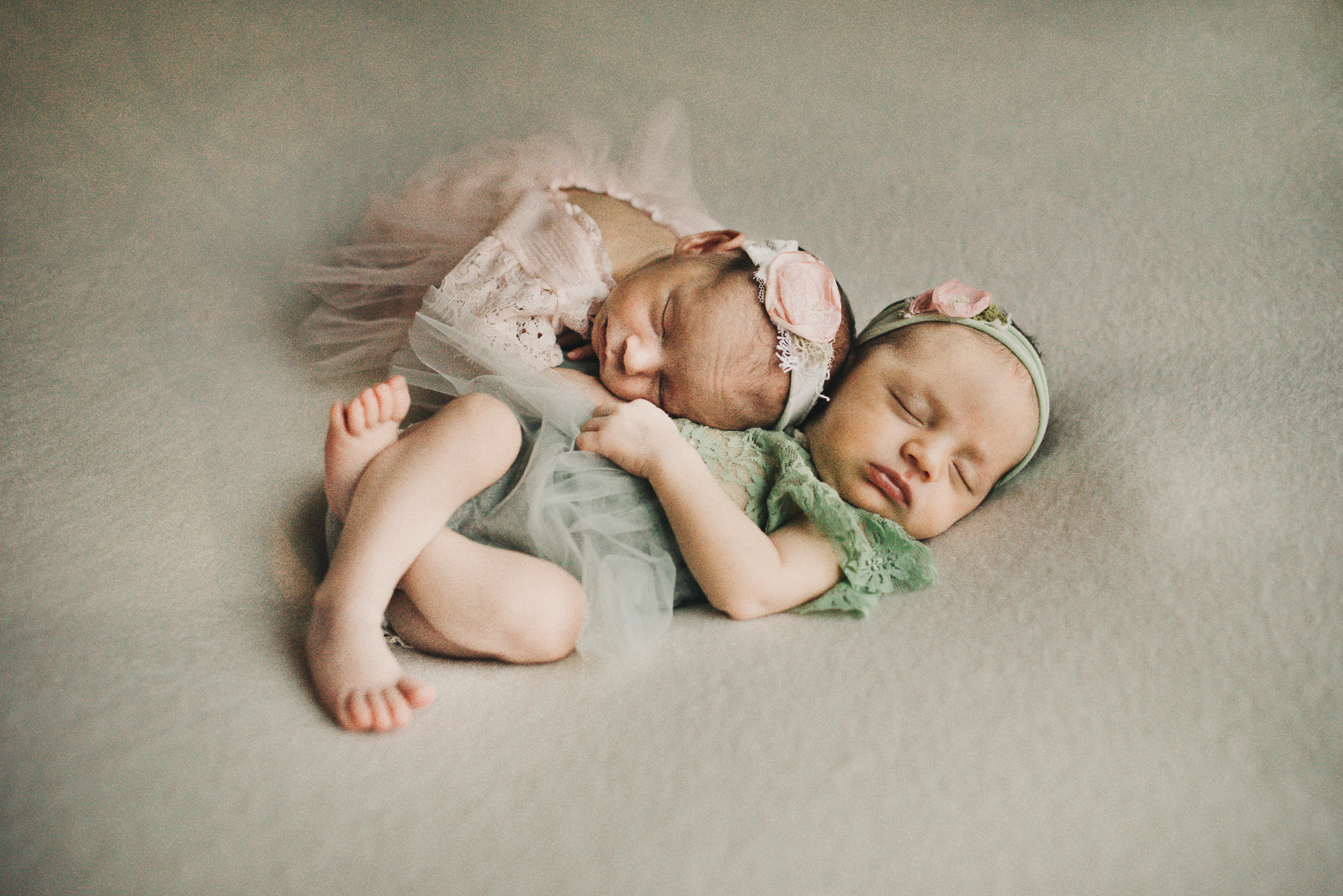 Фотосессия новорождённых двойняшек. Фотограф в Москве новорожденные свадьбы семьи Дарья Ларионова