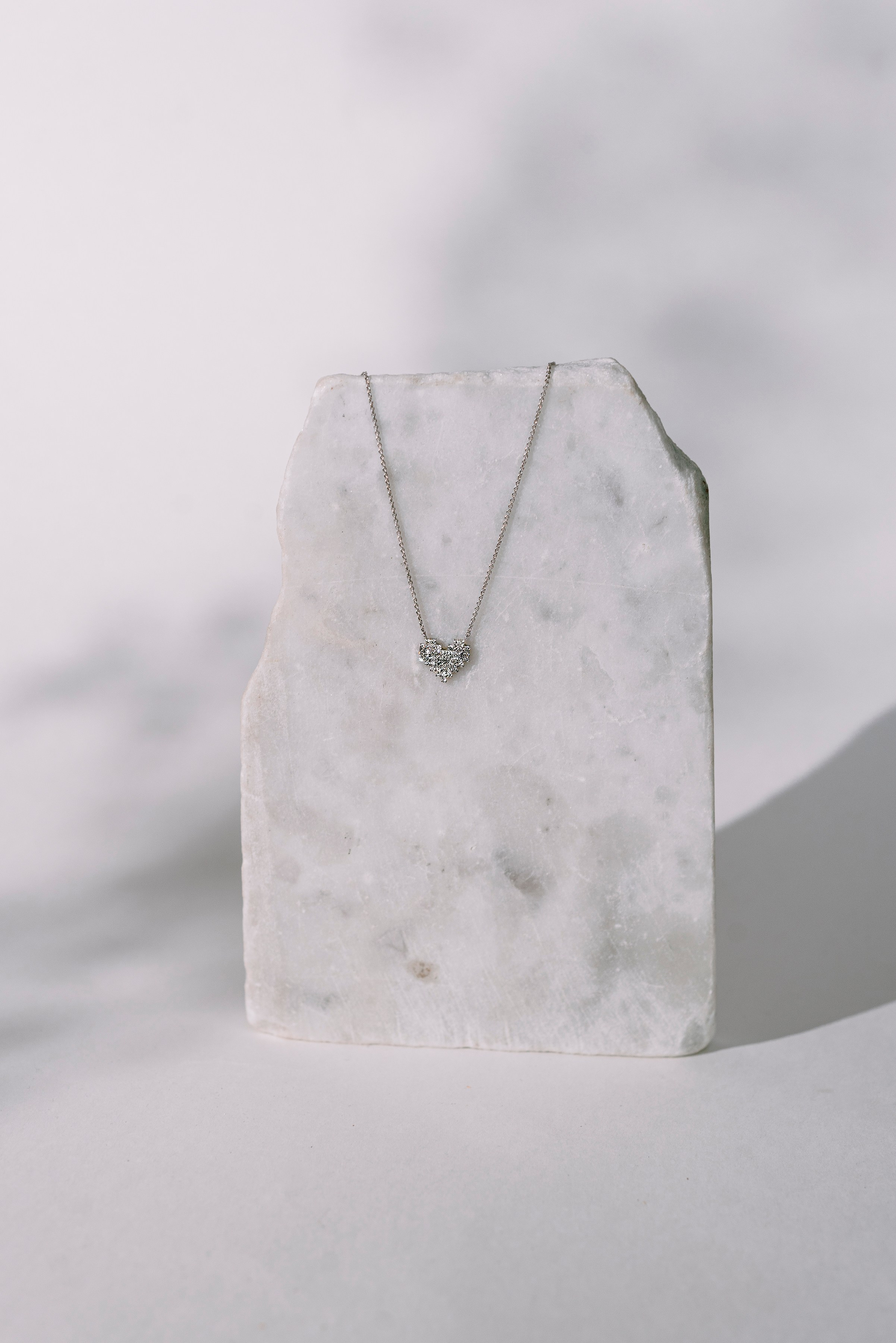 подвеска в форме сердца из белого золота