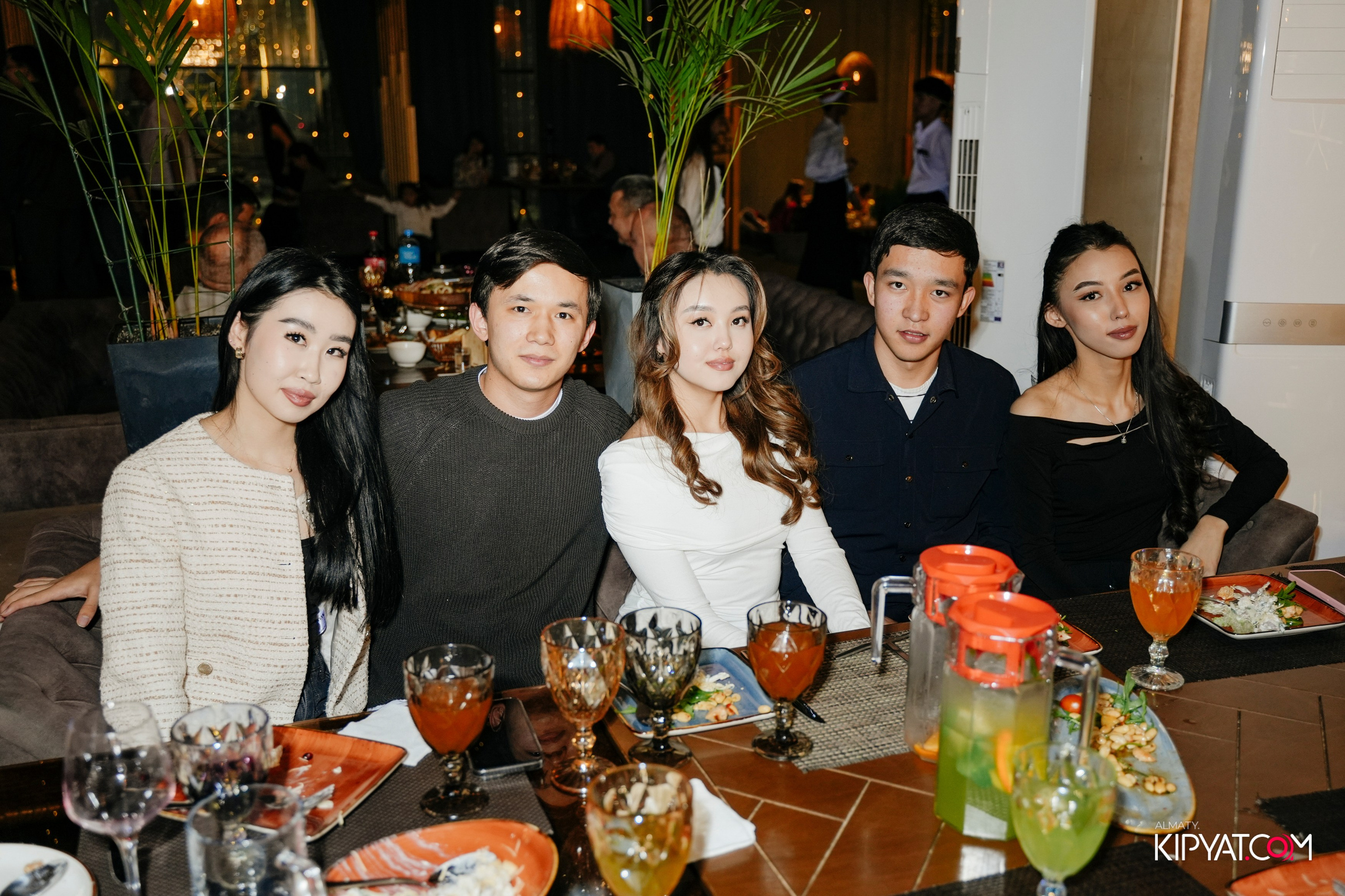 КАФЕ ЖАСМИН НА ЯССАУИ. КИПЯТКОМ АЛМАТЫ! Фотосъемка мероприятий в Алматы