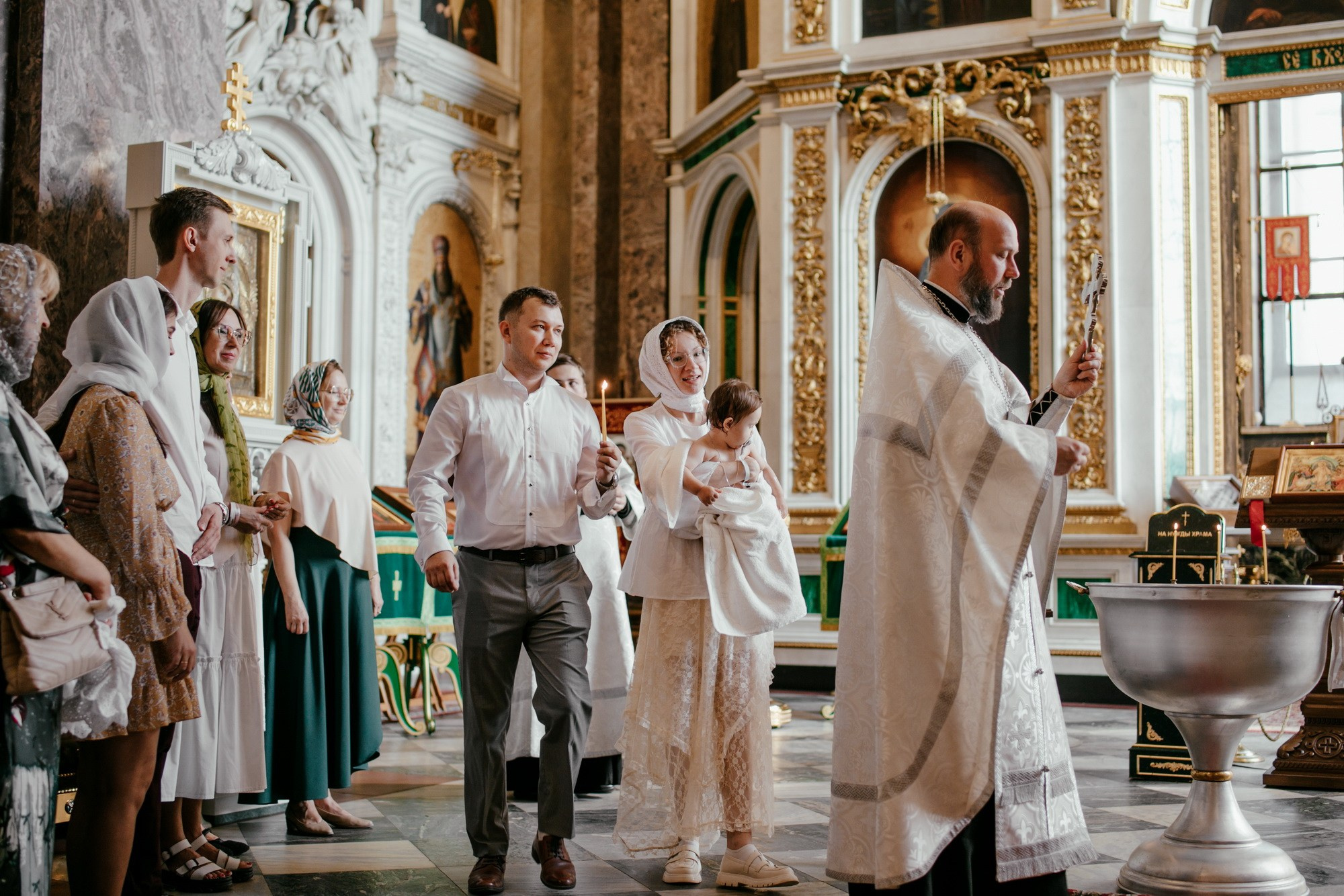 Крещение ребенка в Исаакиевском соборе СПб. Фотограф крещение венчание в Петербурге! Помогает подобрать храм и посоветовал душевного батюшку в СПб