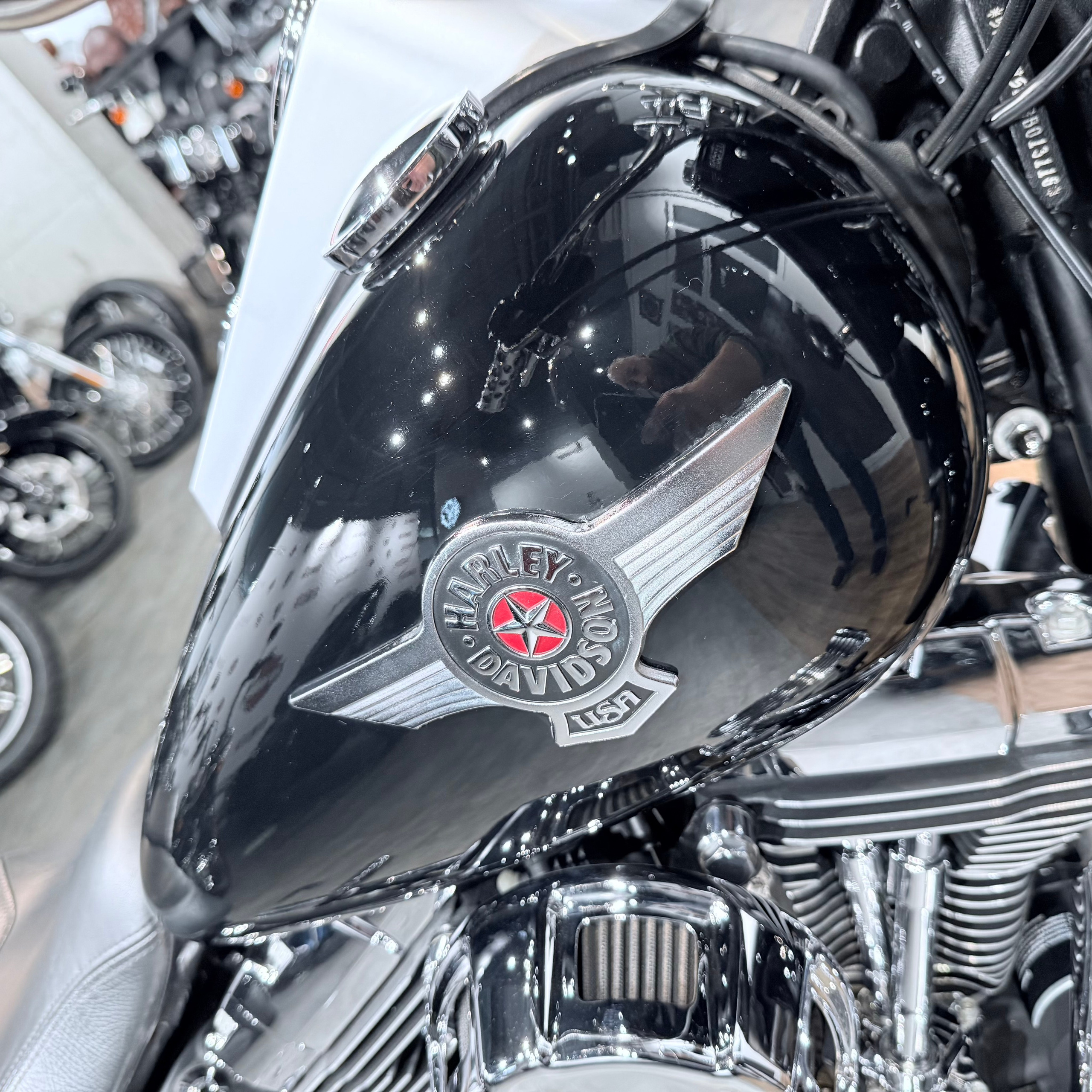 2011 Fat Boy АВS Vivd Вlаck Vanсе & Hinеs. Hello Davidson, Москва. Только хорошие мотоциклы…