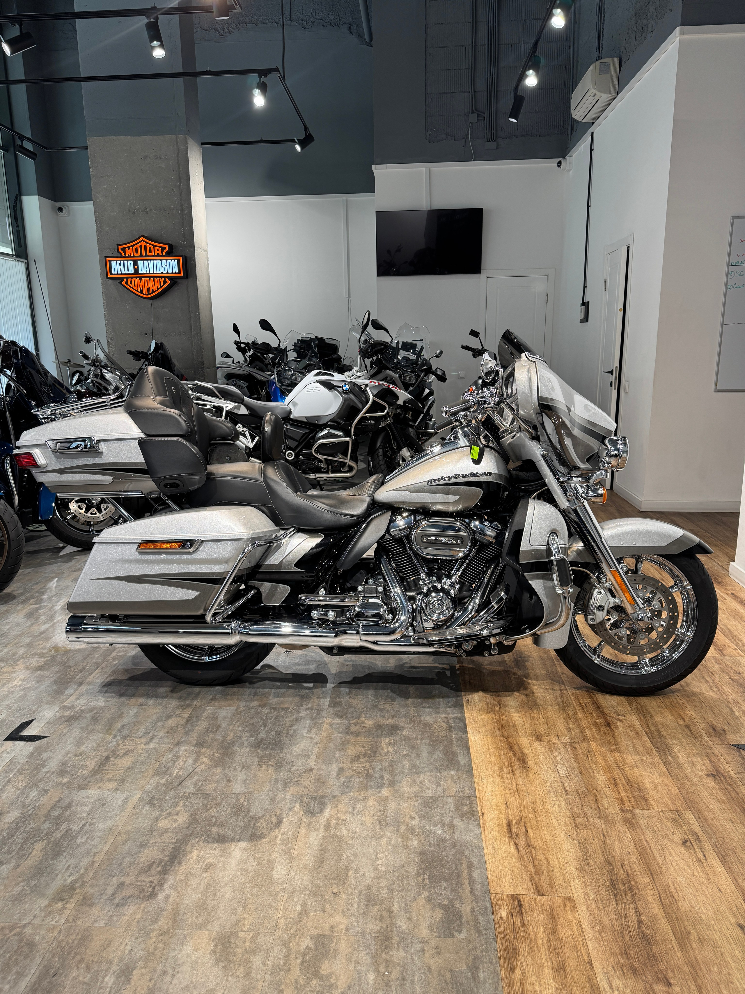Мотоциклы Harley-Davidson 114 CVO Ultra Limited (Touring)  — купить мотоцикл. Hello Davidson, Москва. Только хорошие мотоциклы…