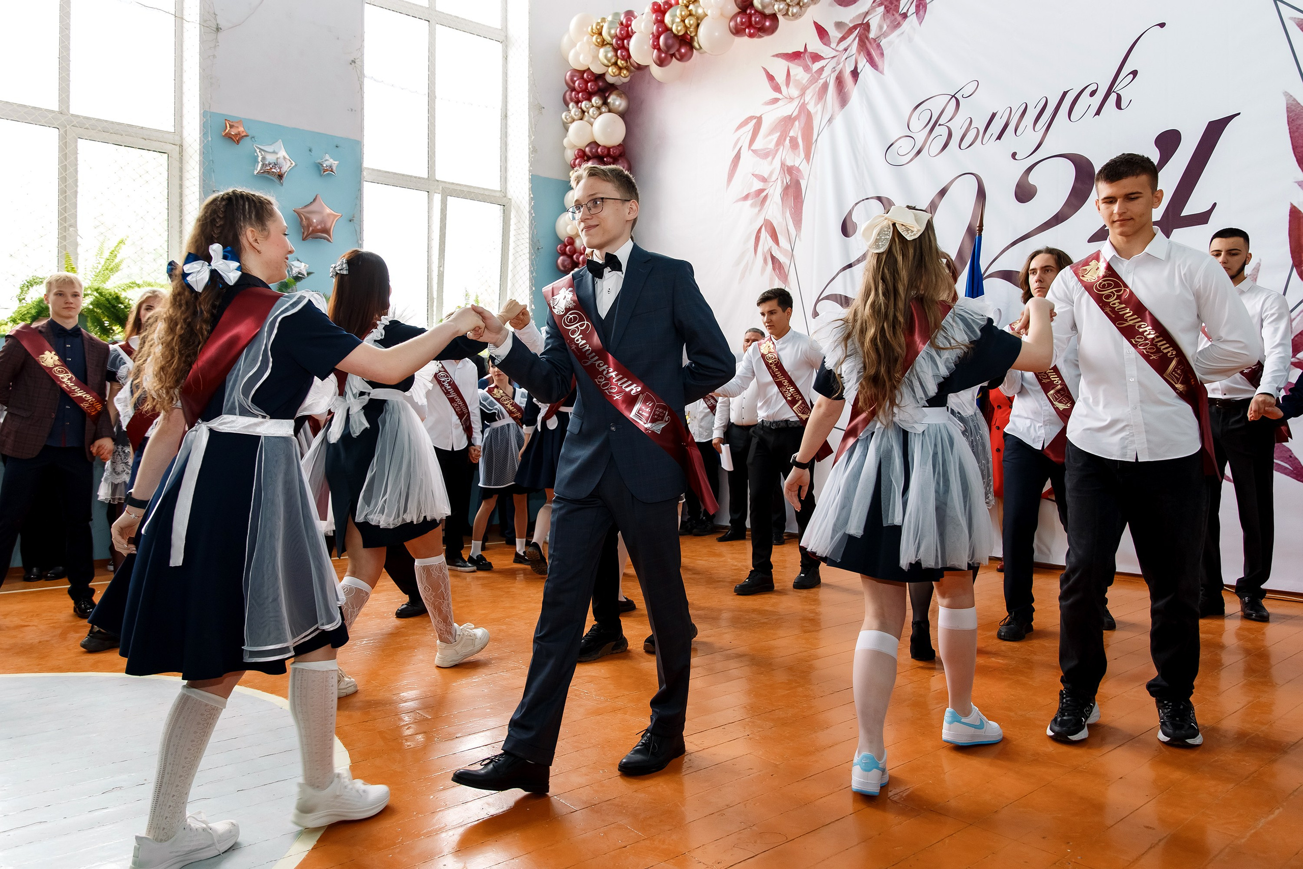 11 класс Последний звонок. Фотограф Любовь Корниенко, Примоский край