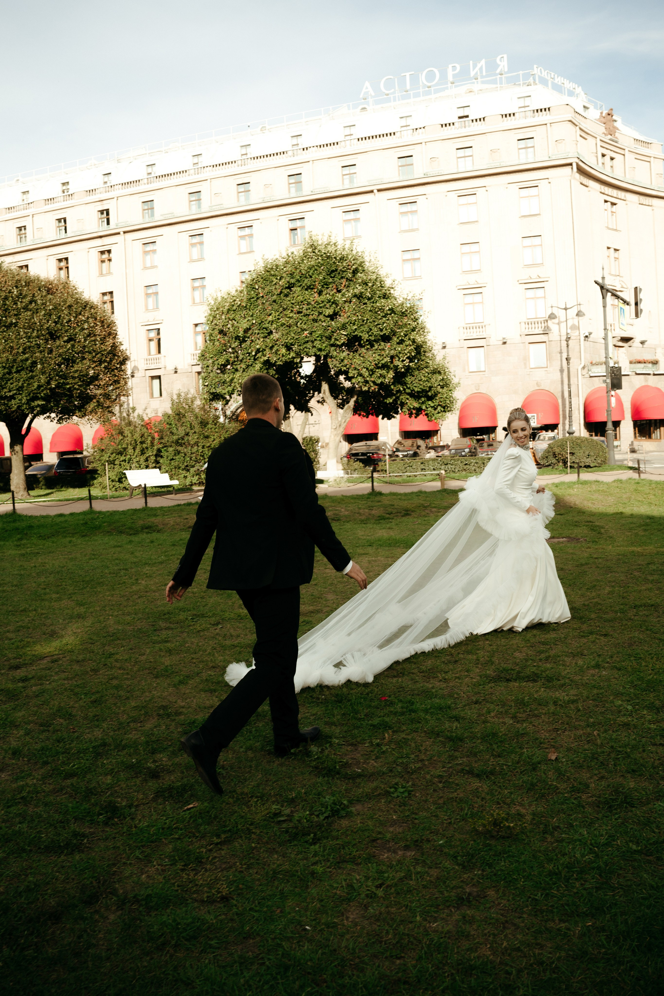 Однажды в летнем саду. Свадебный фотограф в Петербурге Таша Вайб