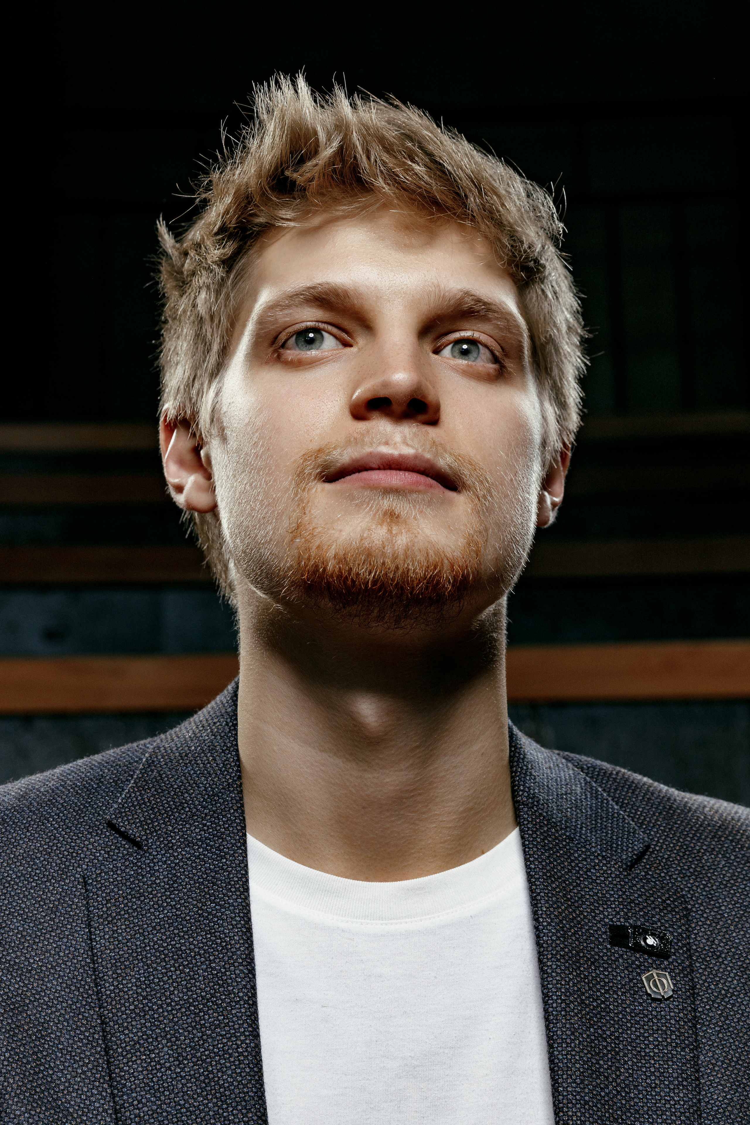 Мужской портрет молодой парень