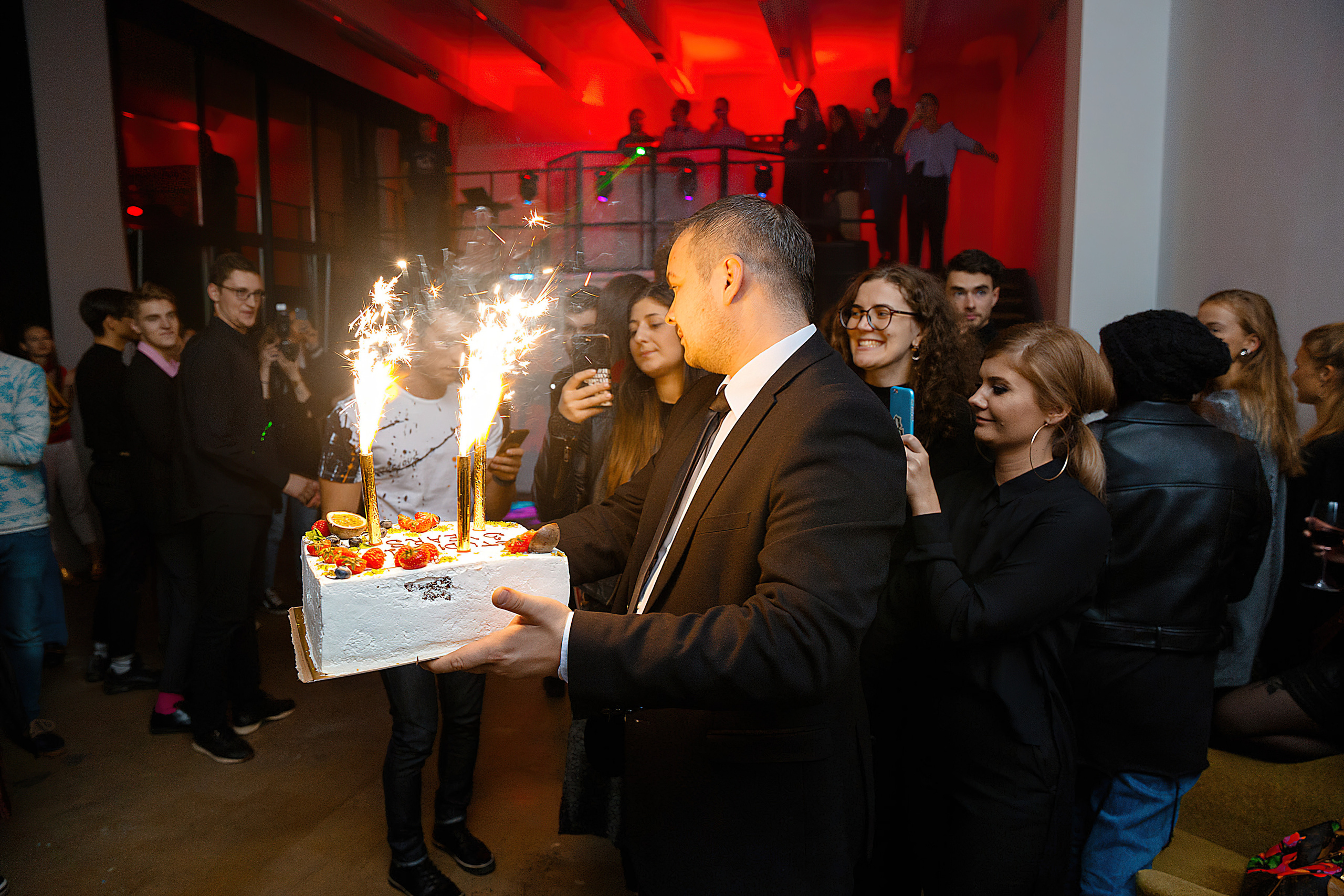 Репортаж день рождения корпоратив торт