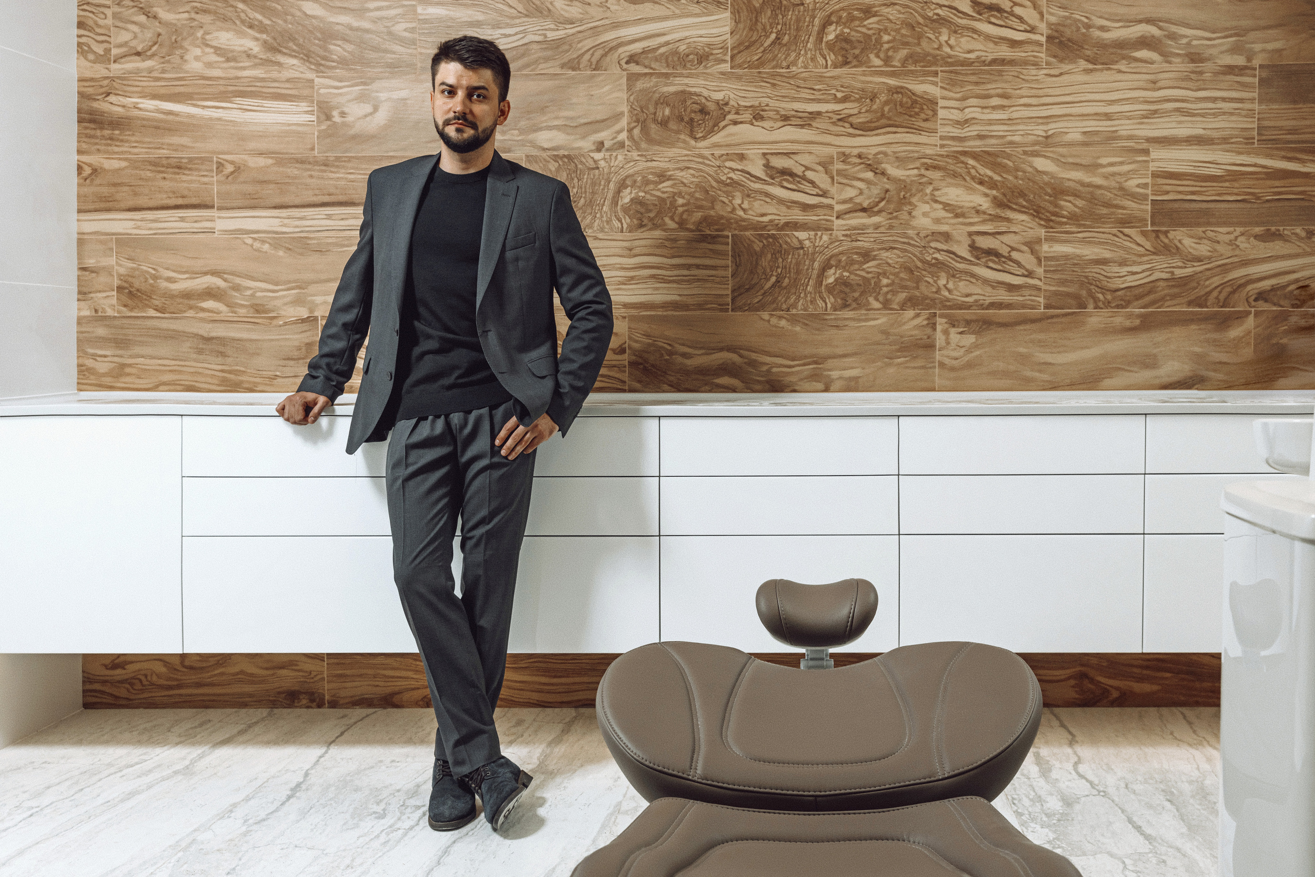 Деловой попртрет стоматолог для журнала