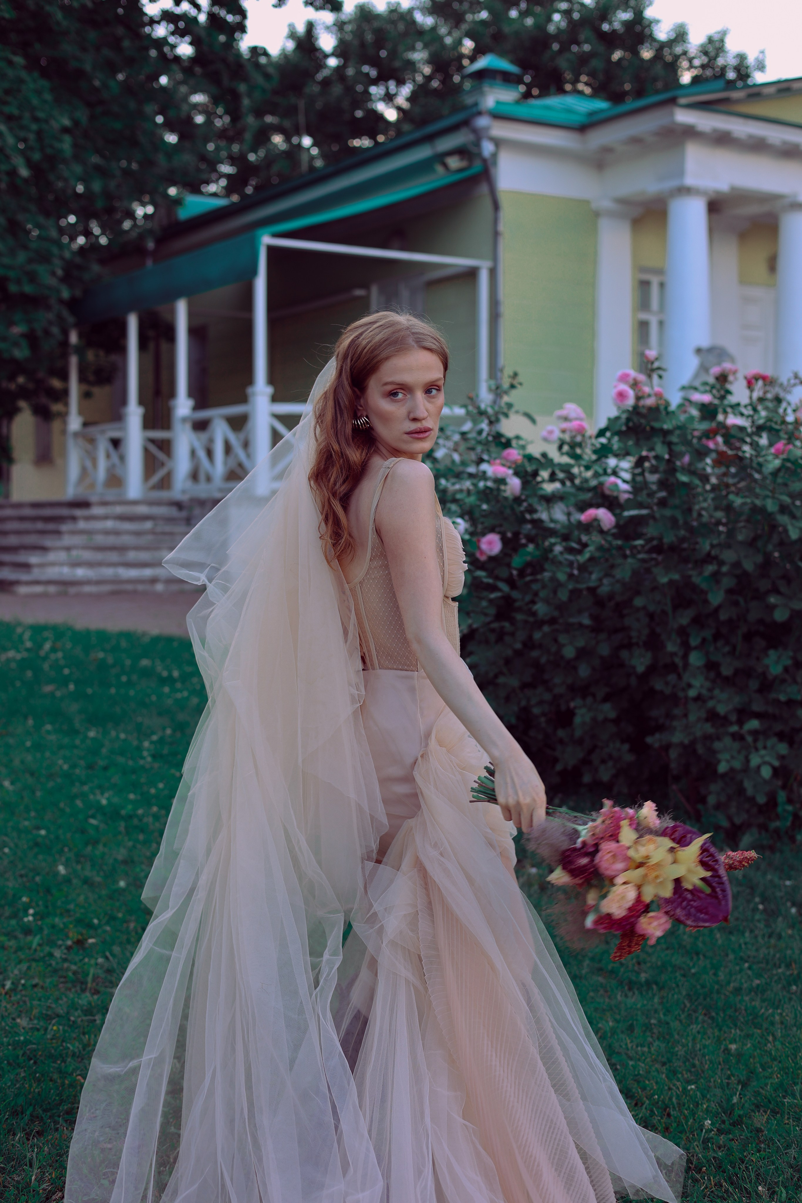 Анастасия. Прогулка невесты в парке. Семейный и свадебный фотограф в Москве и области EVGENIA SAVI