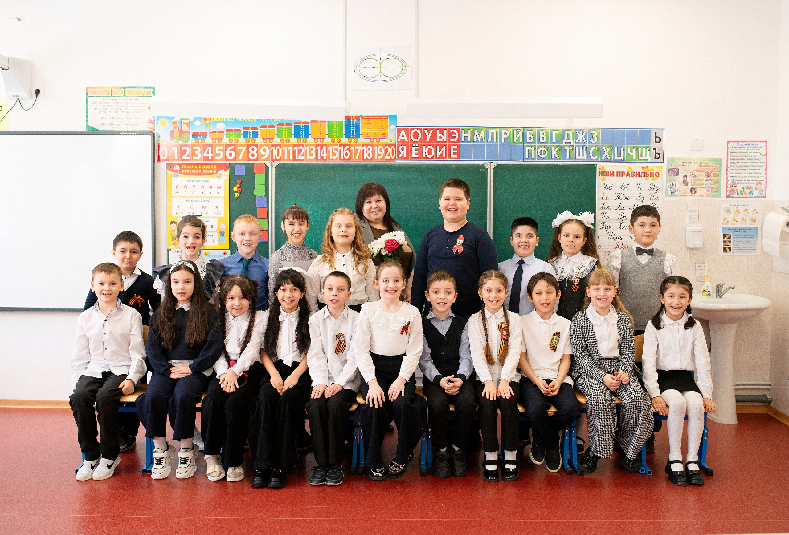 Памятные снимки учащихся младших и старших классов в Сургуте и Нефтеюганске — профессиональное портфолио детской и школьной фотографии.