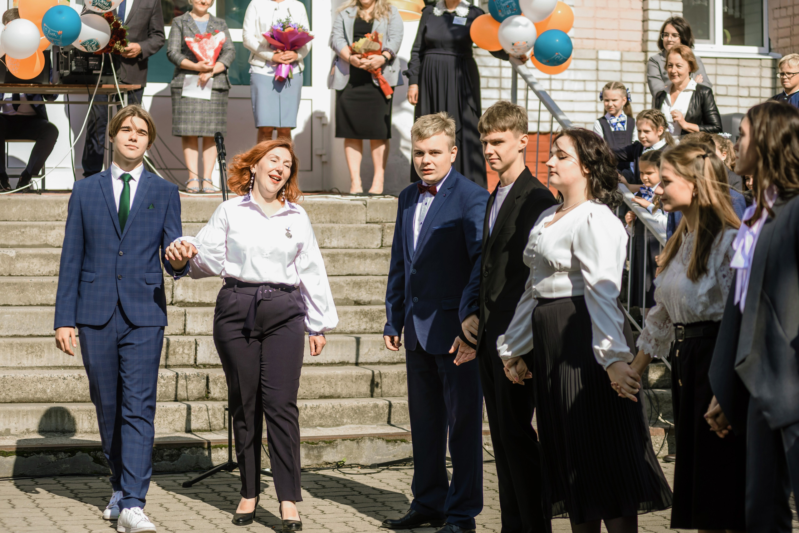 Линейка 11-е классы 2023. Фотограф Галина Лисанова, г. Брянск