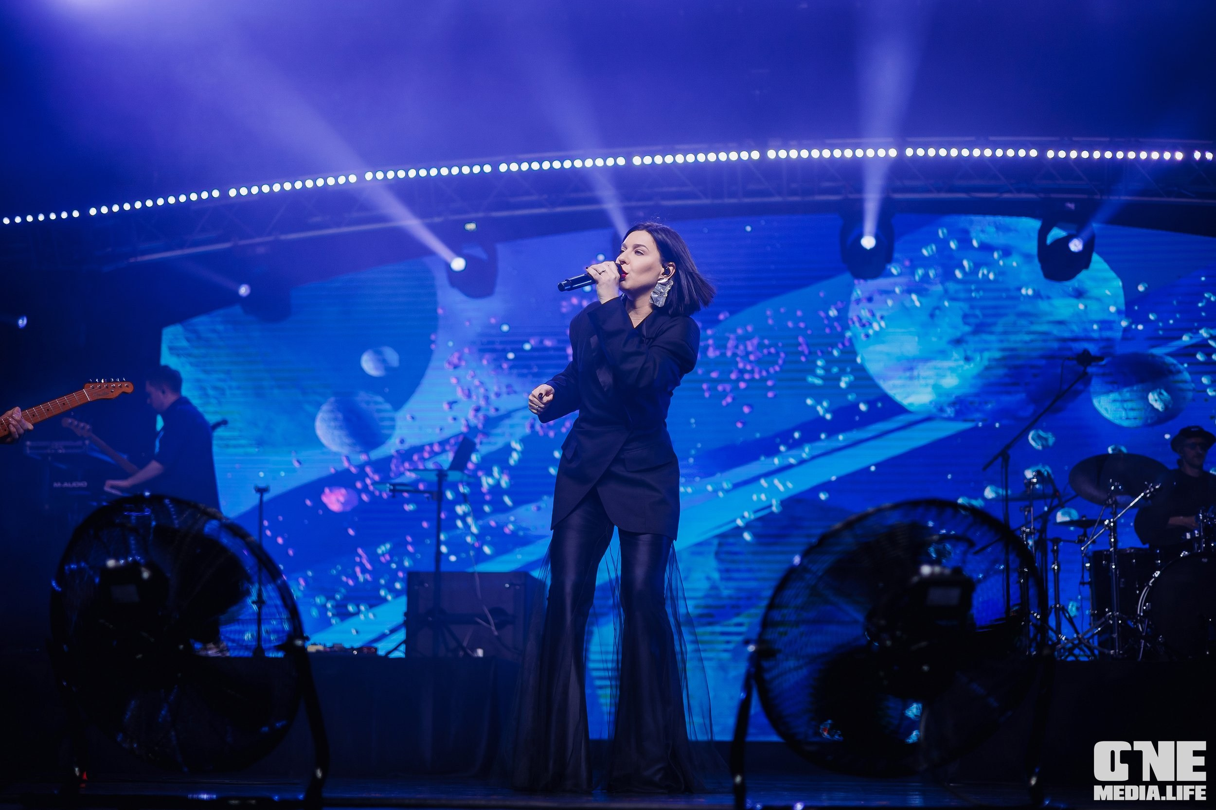 Фоторепортаж с концерта Ёлки. One Media Life: фоторепортажи, фотоотчеты с мероприятий и заведений