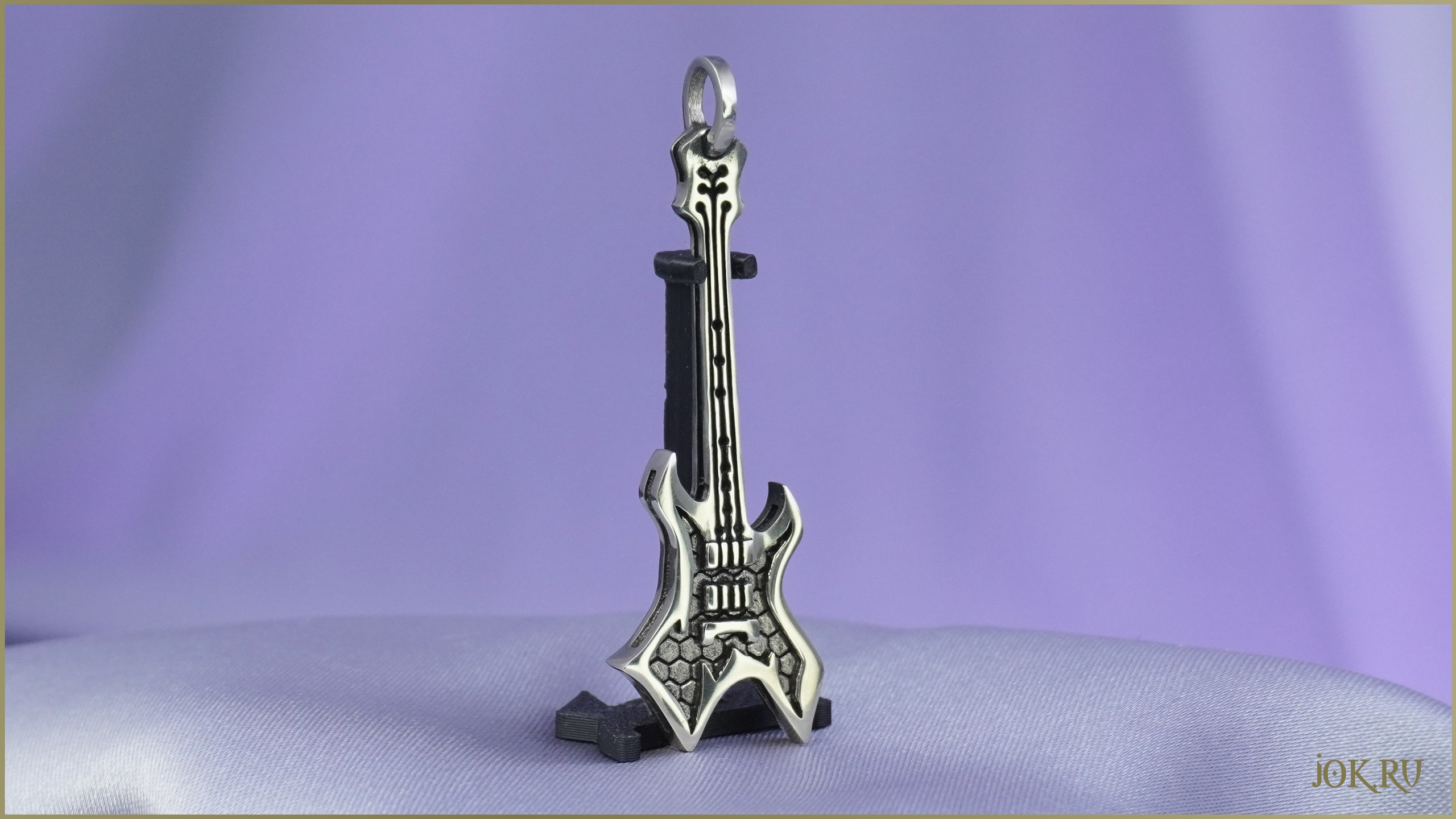 Подвеска «Гитара» — яркий акцент вашего образа в Мастерской Joker-Studio