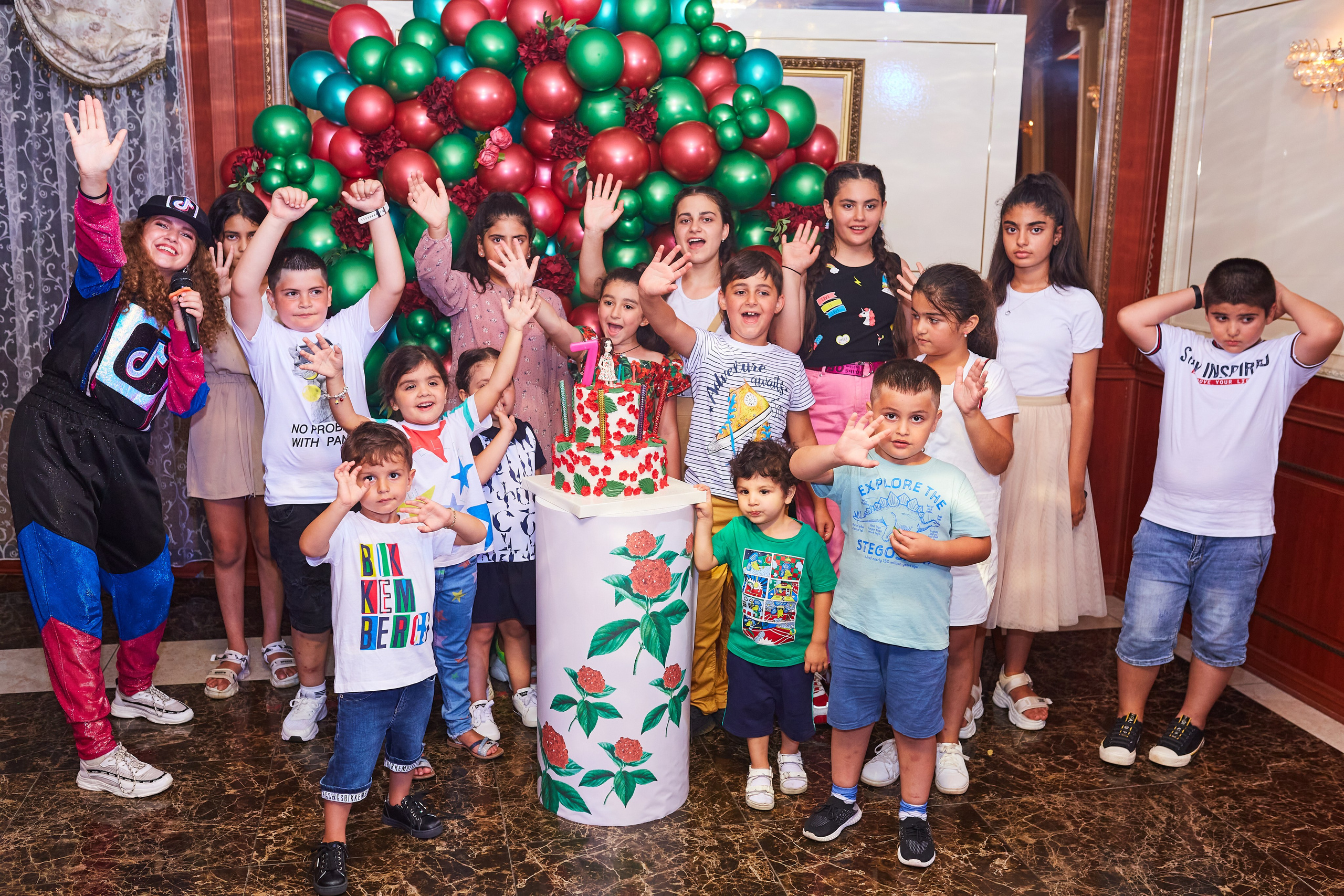 Детский День рождения с салютом, фокусником и тиктокерами, конечно же. Кокорин Евгений Фотограф