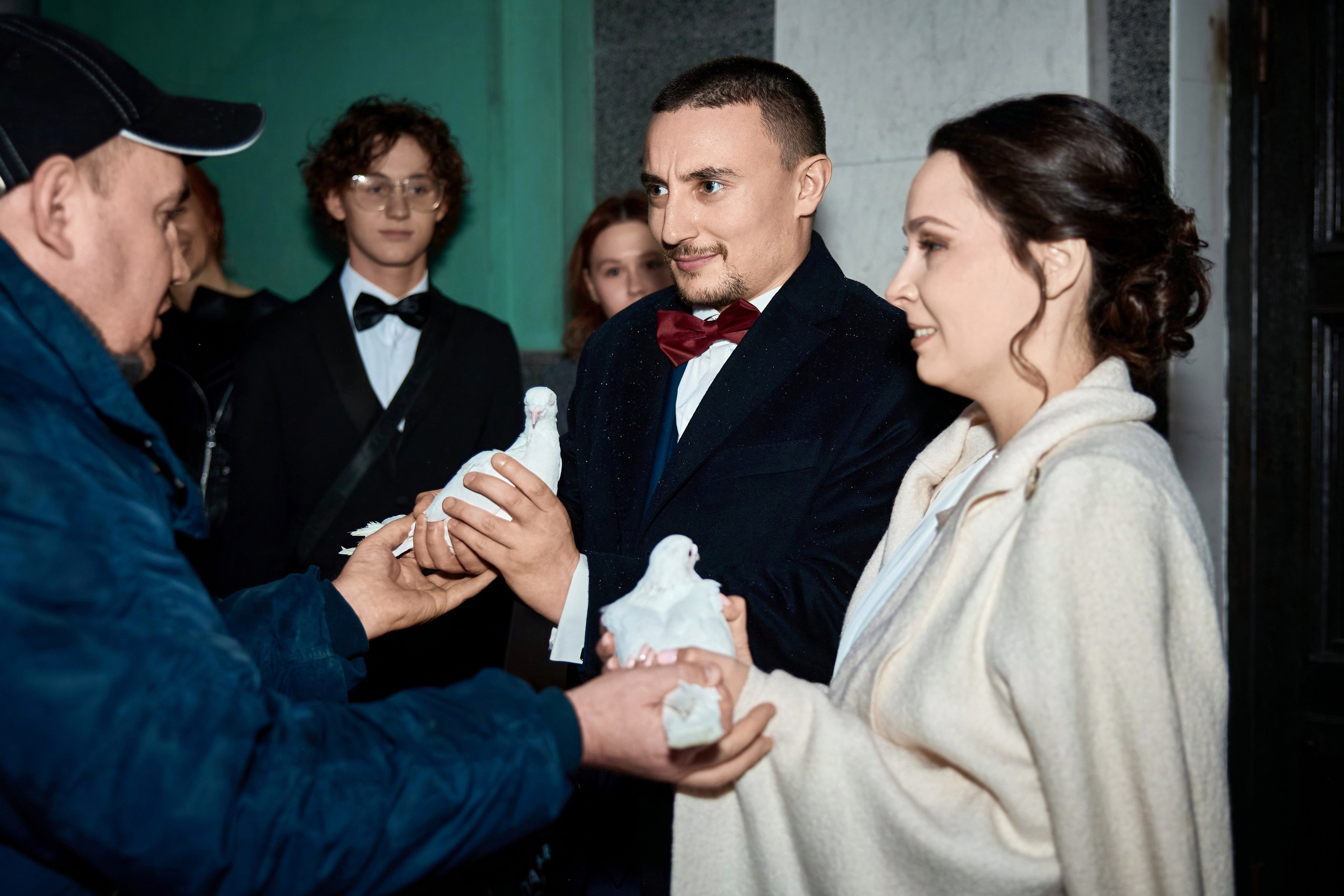 Свадебная фотосессия в студии и регистрация брака в Грибоедовском ЗАГСе